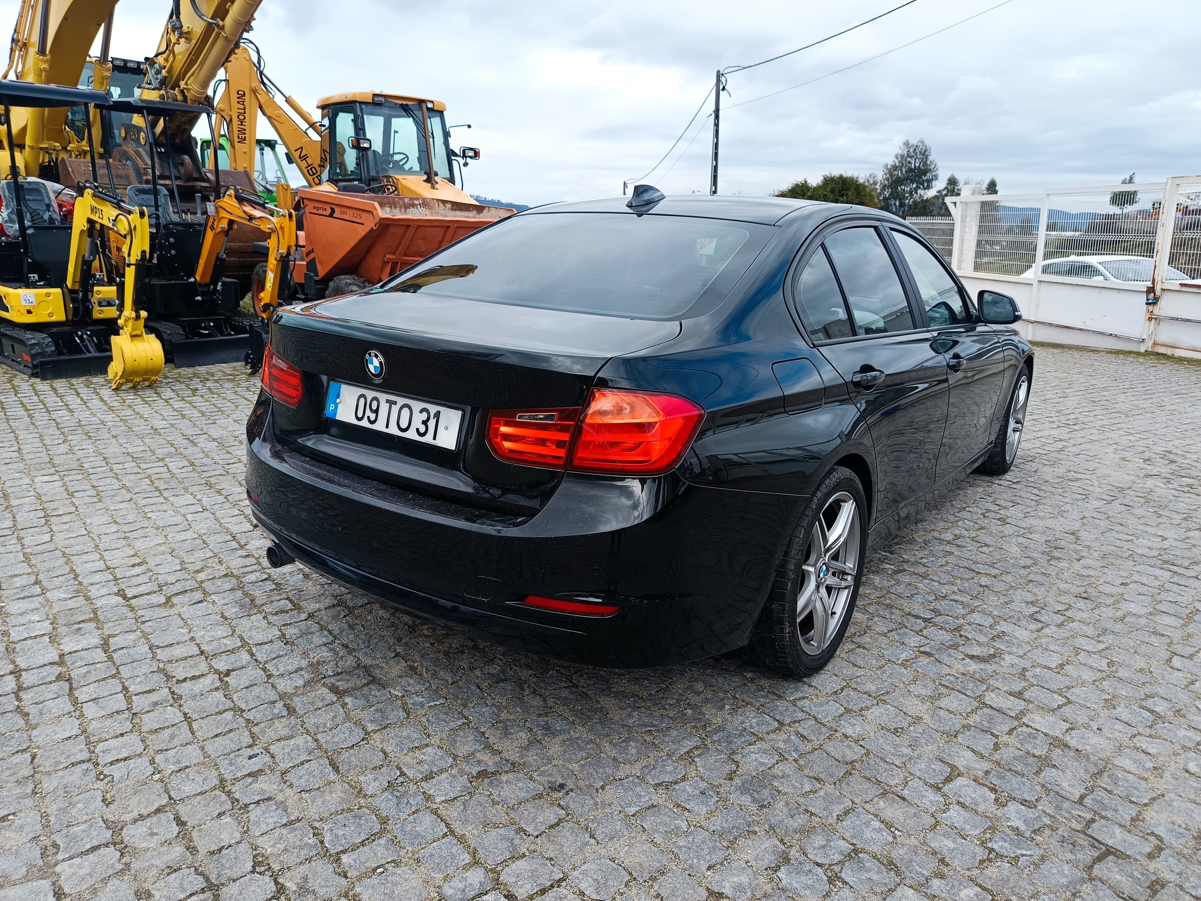 BMW 318 D · Ano 2012 — image 4