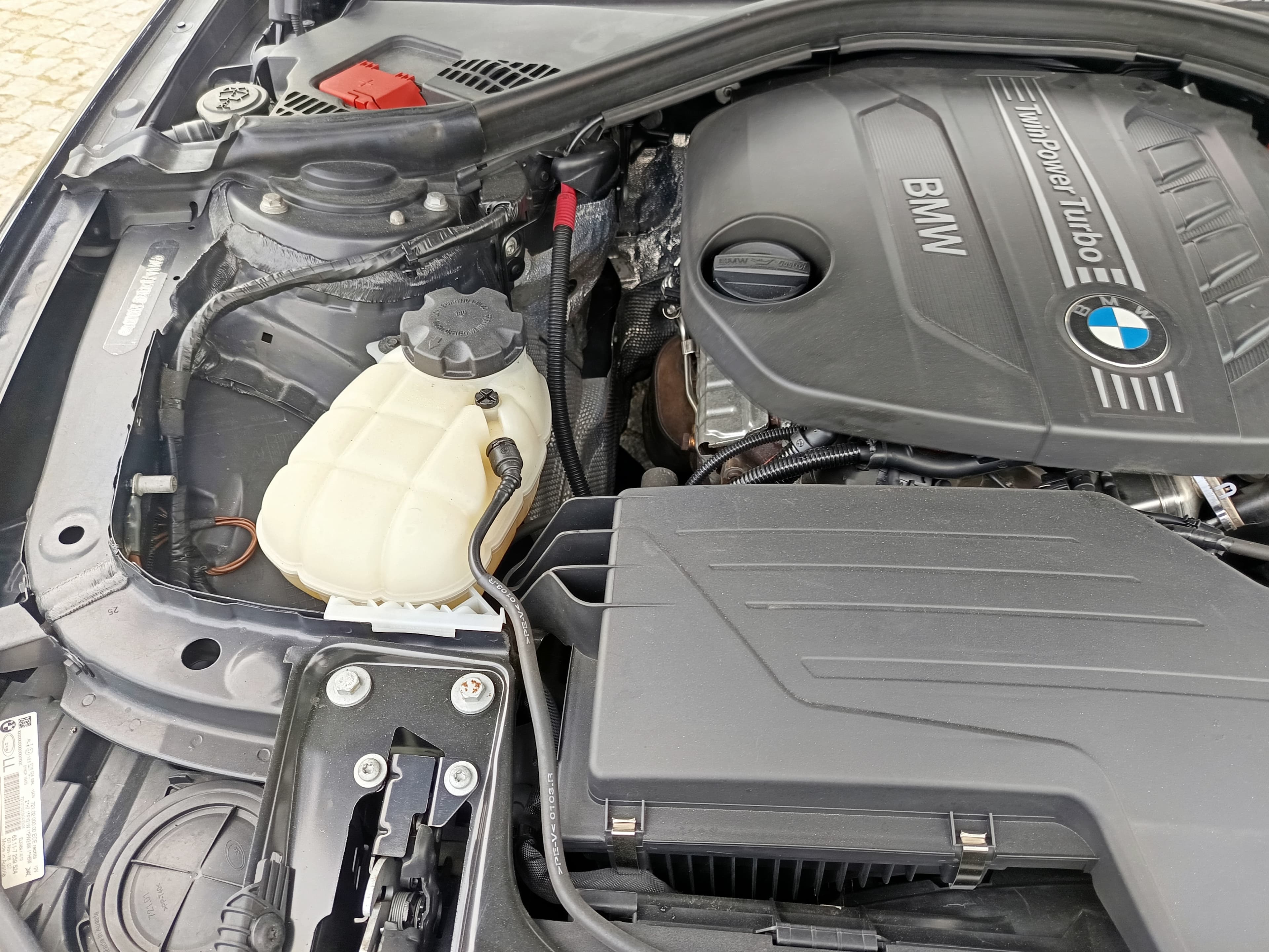 BMW 318 D · Ano 2012 — image 14
