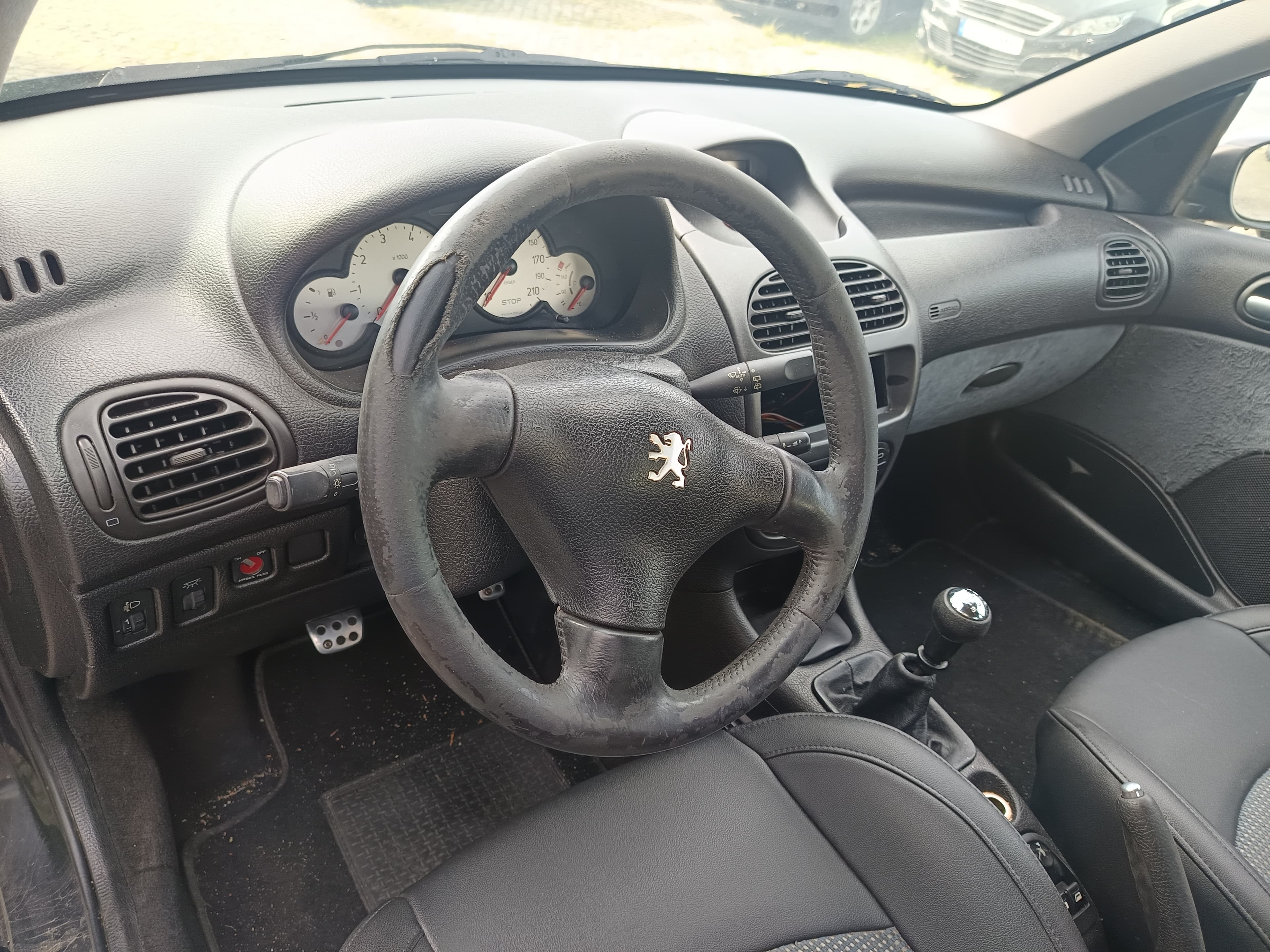 Peugeot 206 · Ano 2001 — imagem 24