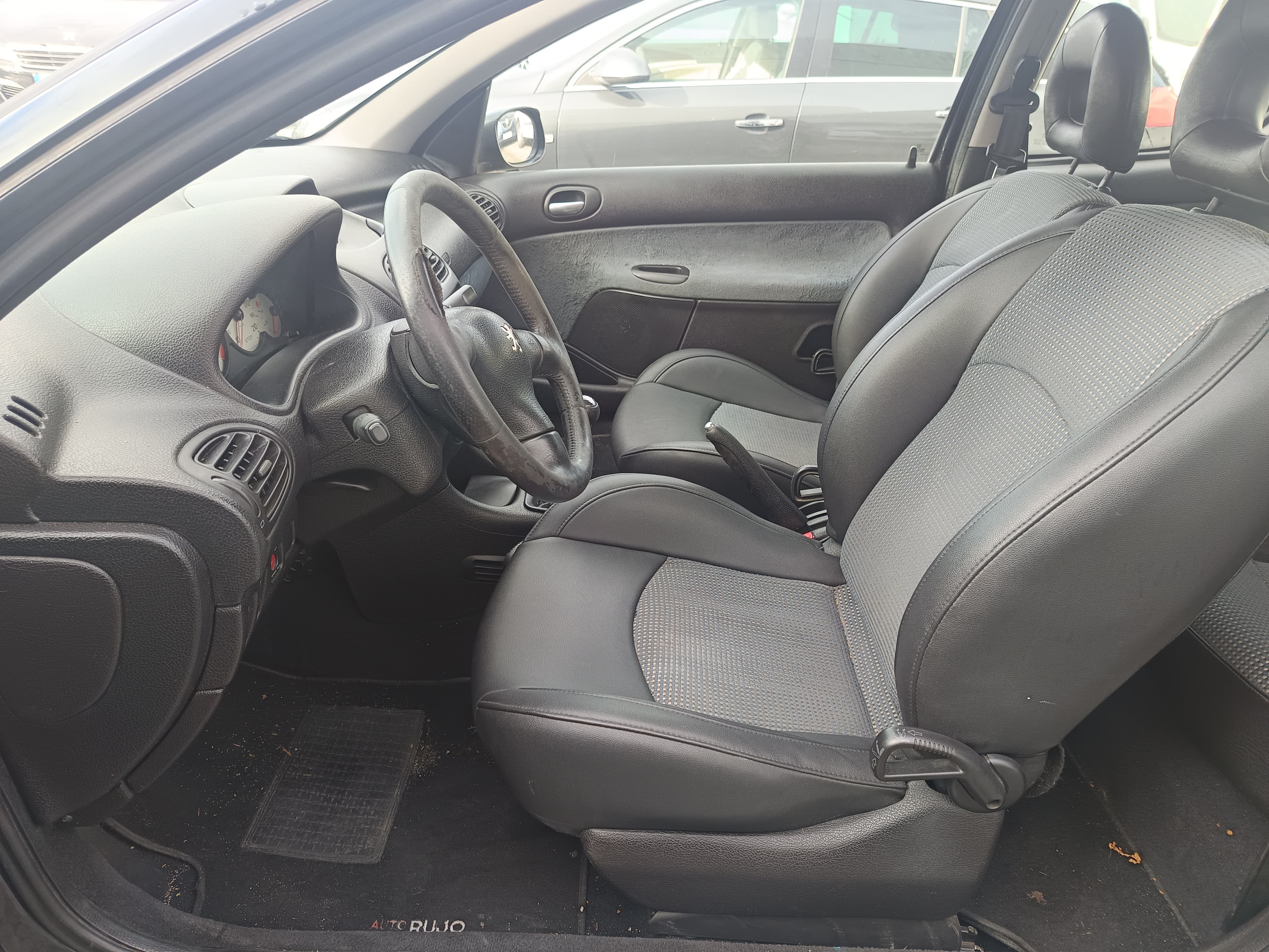 Peugeot 206 · Ano 2001 — imagem 21
