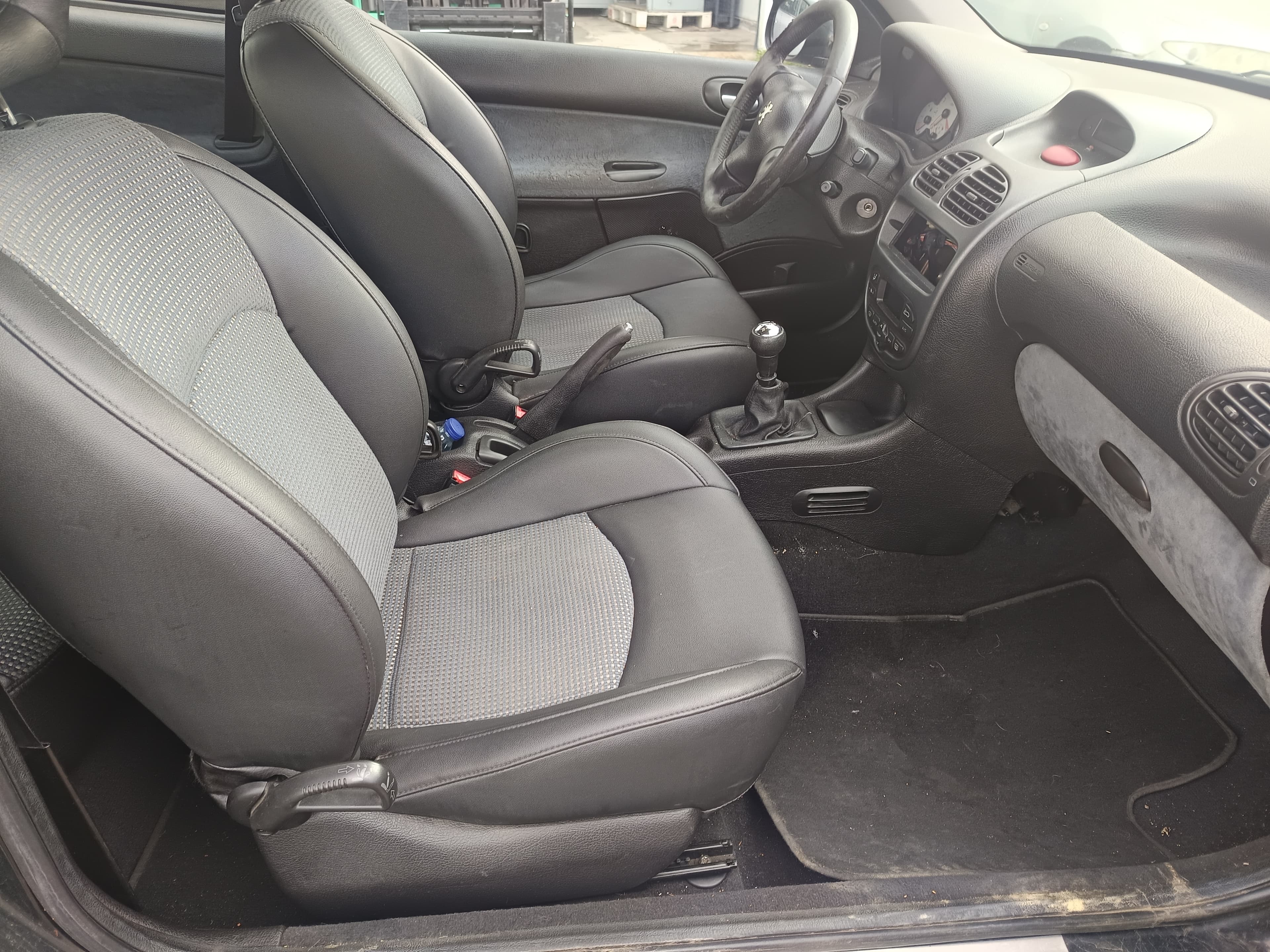 Peugeot 206 · Ano 2001 — imagem 16