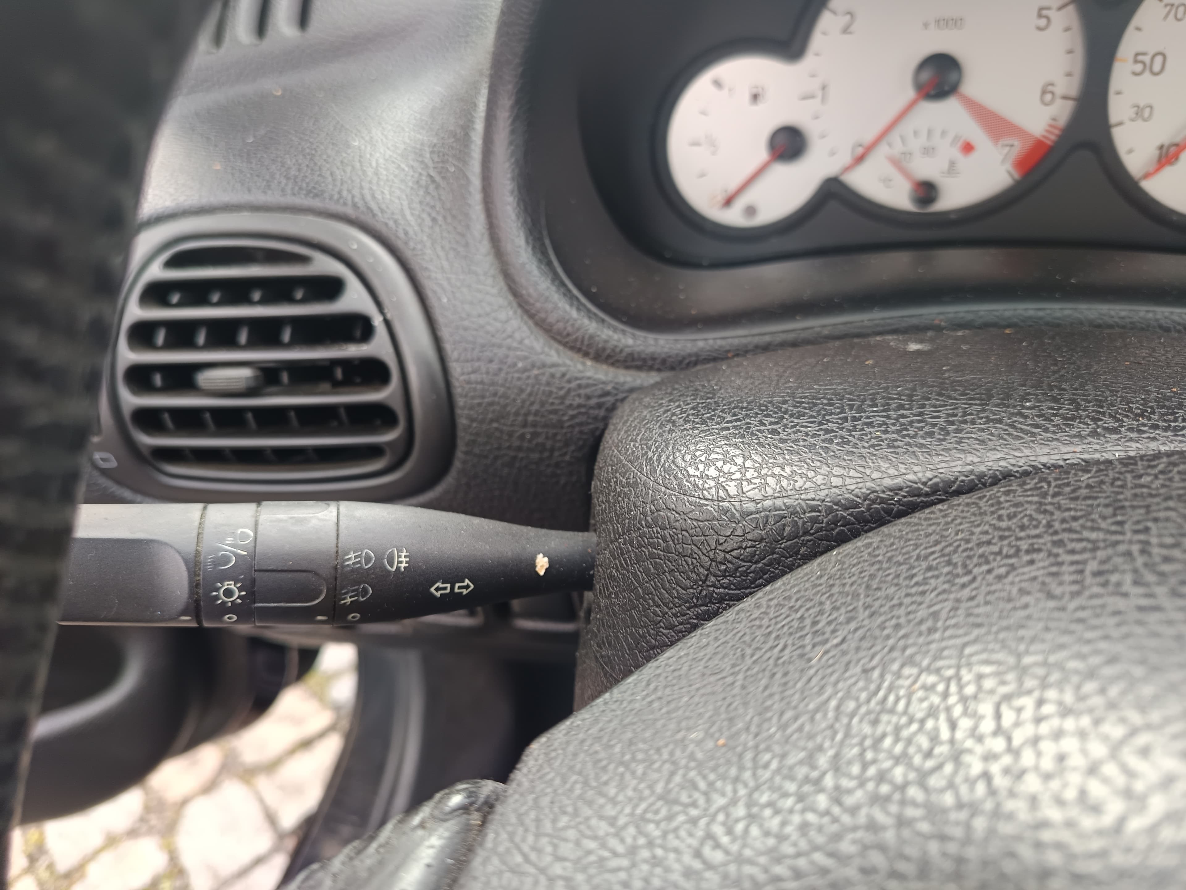 Peugeot 206 · Ano 2001 — imagem 30
