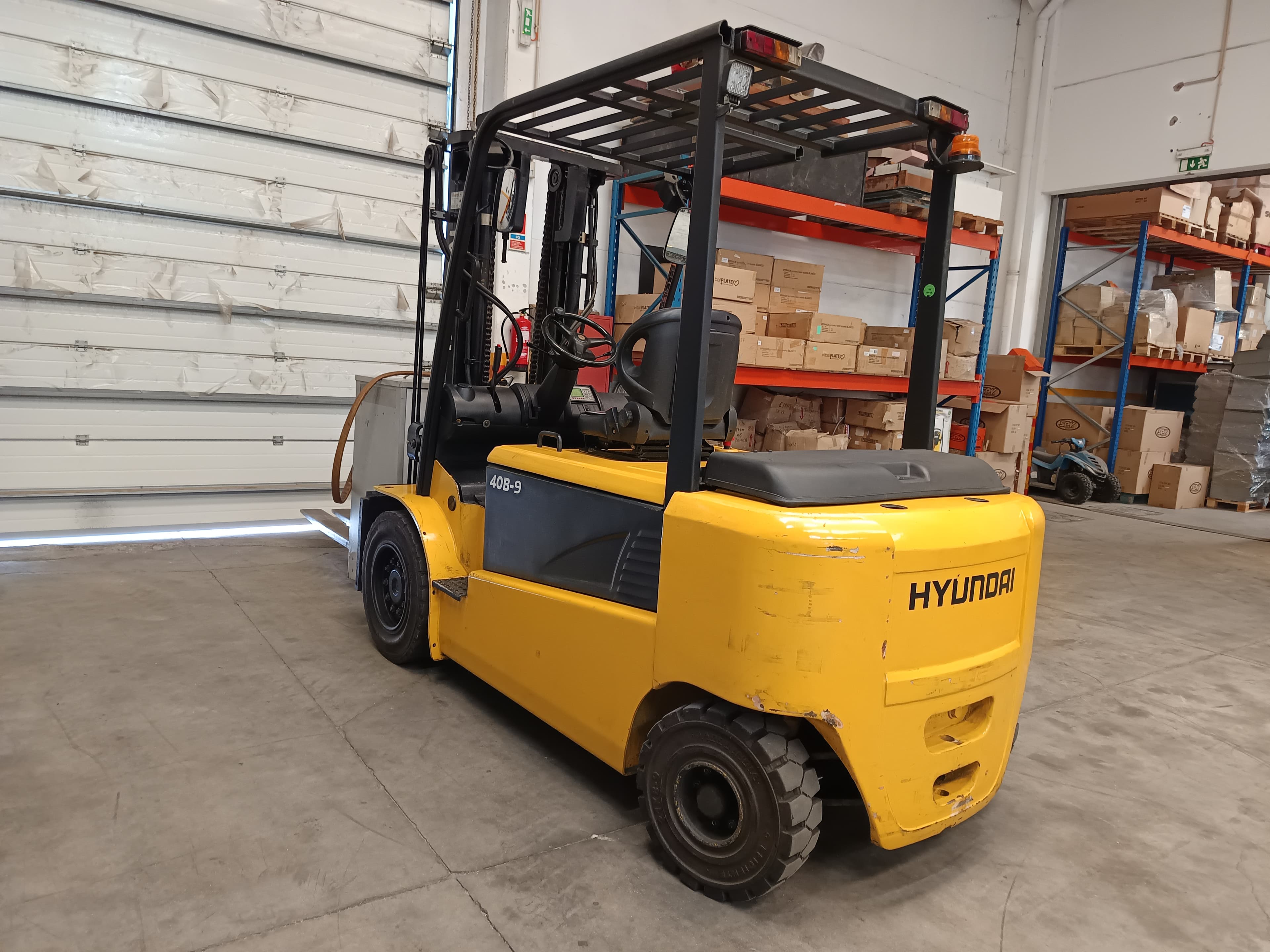 Empilhador Hyundai · Elétrico · Ano 2010 · 4000Kg — image 3