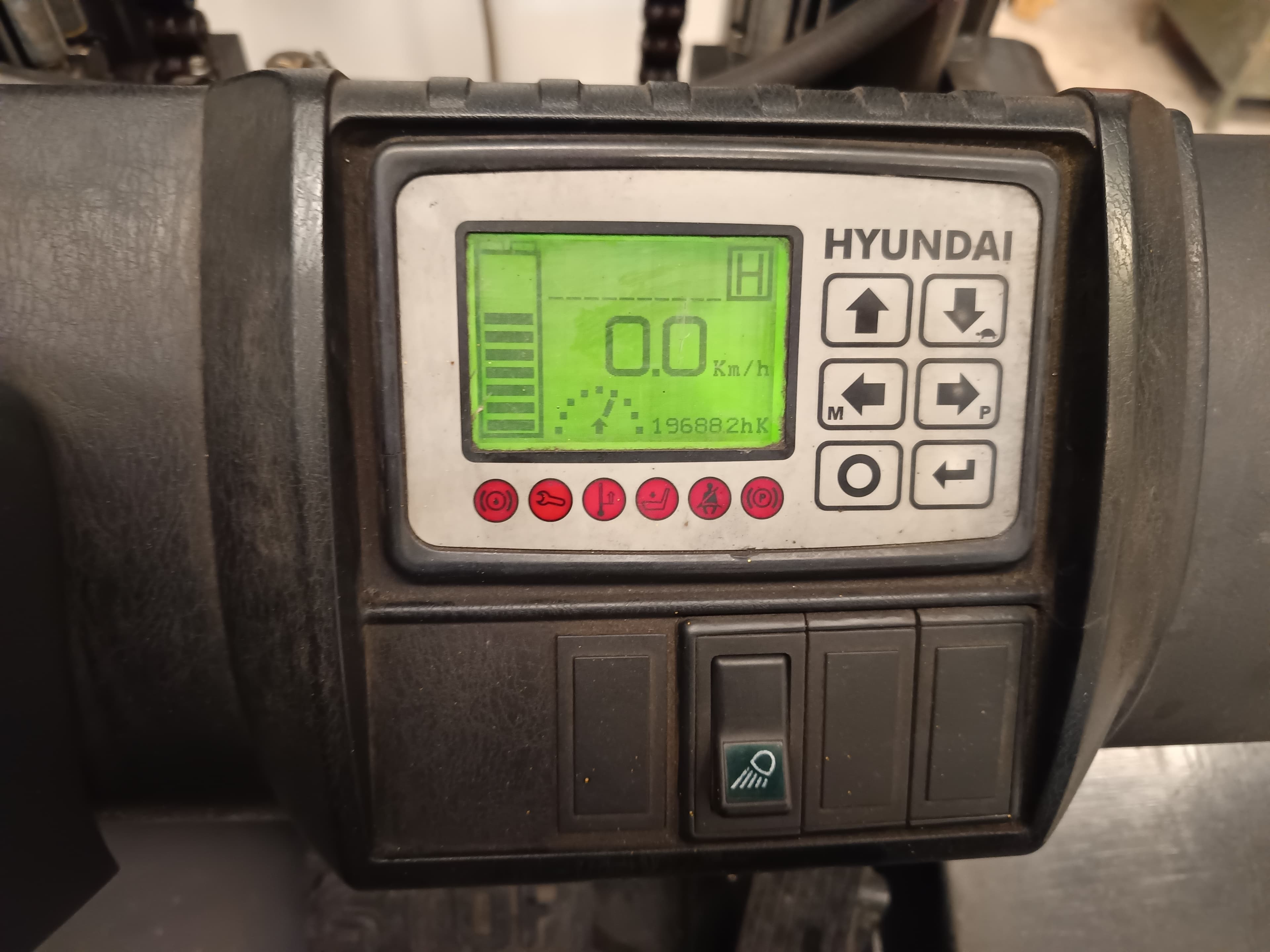 Empilhador Hyundai · Elétrico · Ano 2010 · 4000Kg — image 14