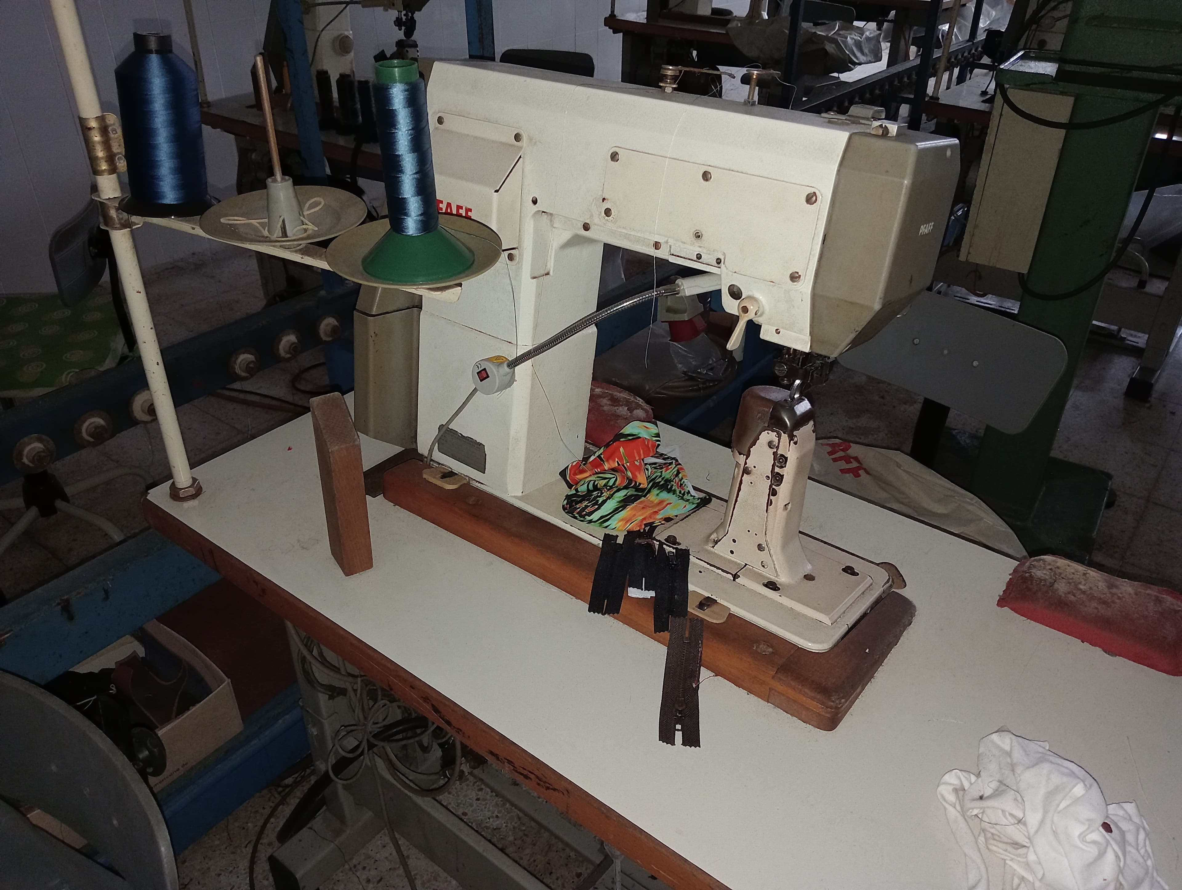 Máquinas de Costura · Coluna Alta · Rebites — image 38