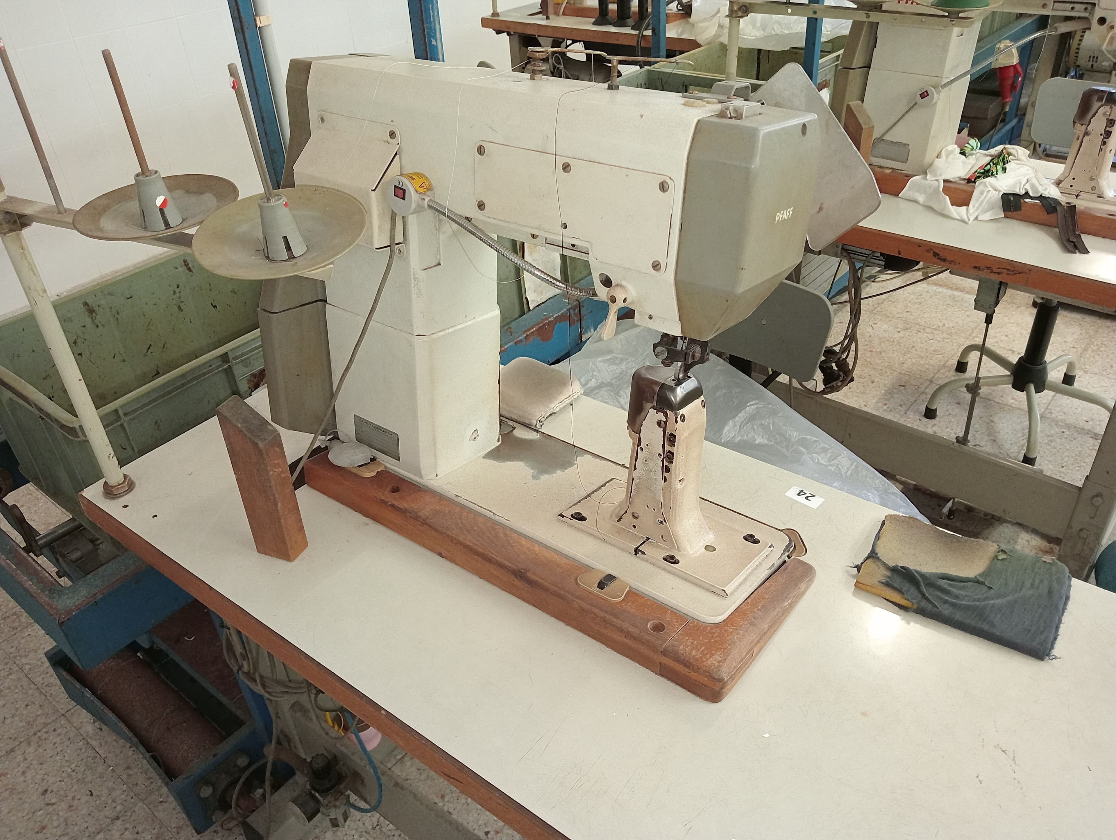 Máquinas de Costura · Coluna Alta · Rebites — image 15