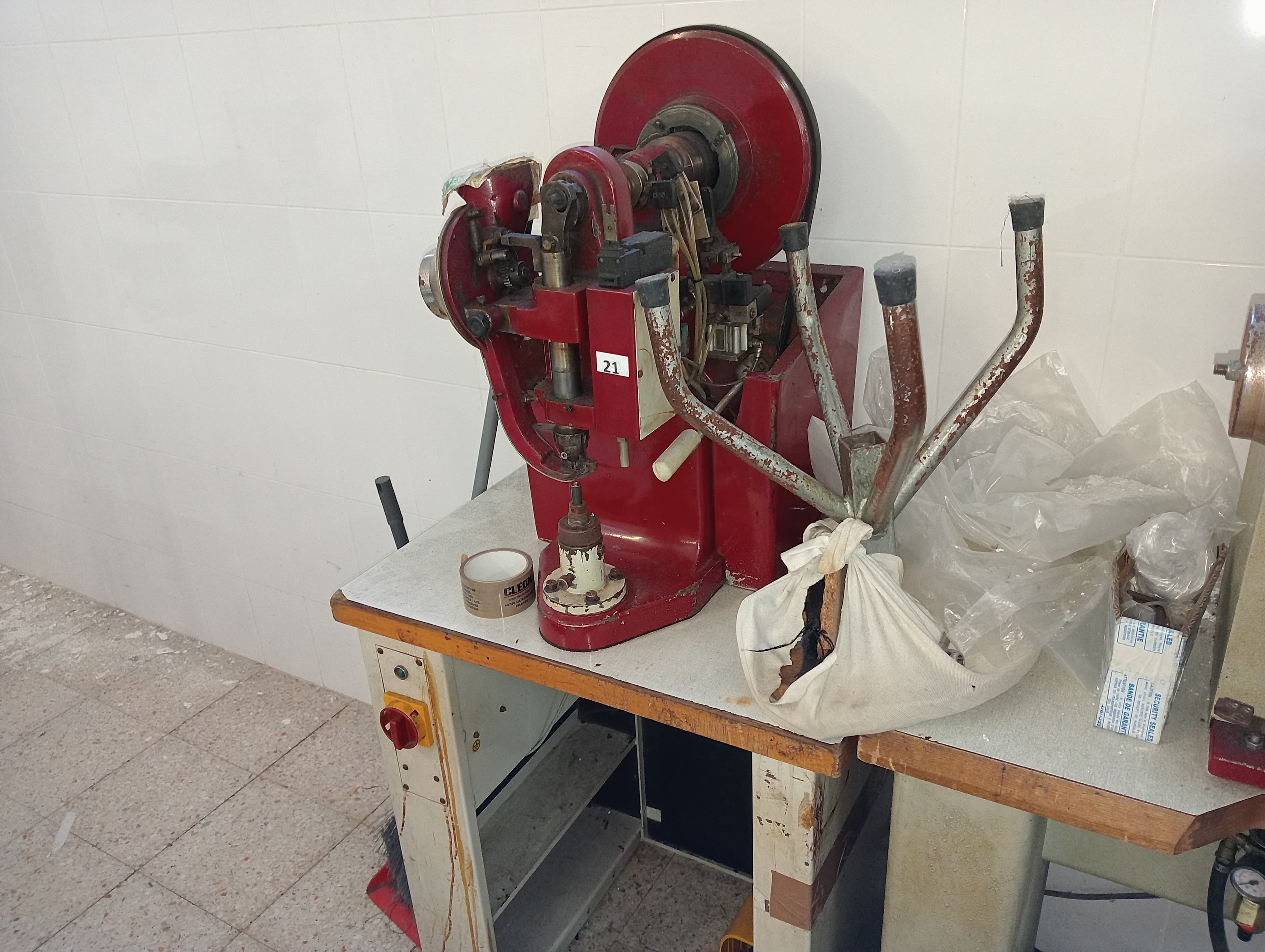 Máquinas de Costura · Coluna Alta · Rebites — image 10