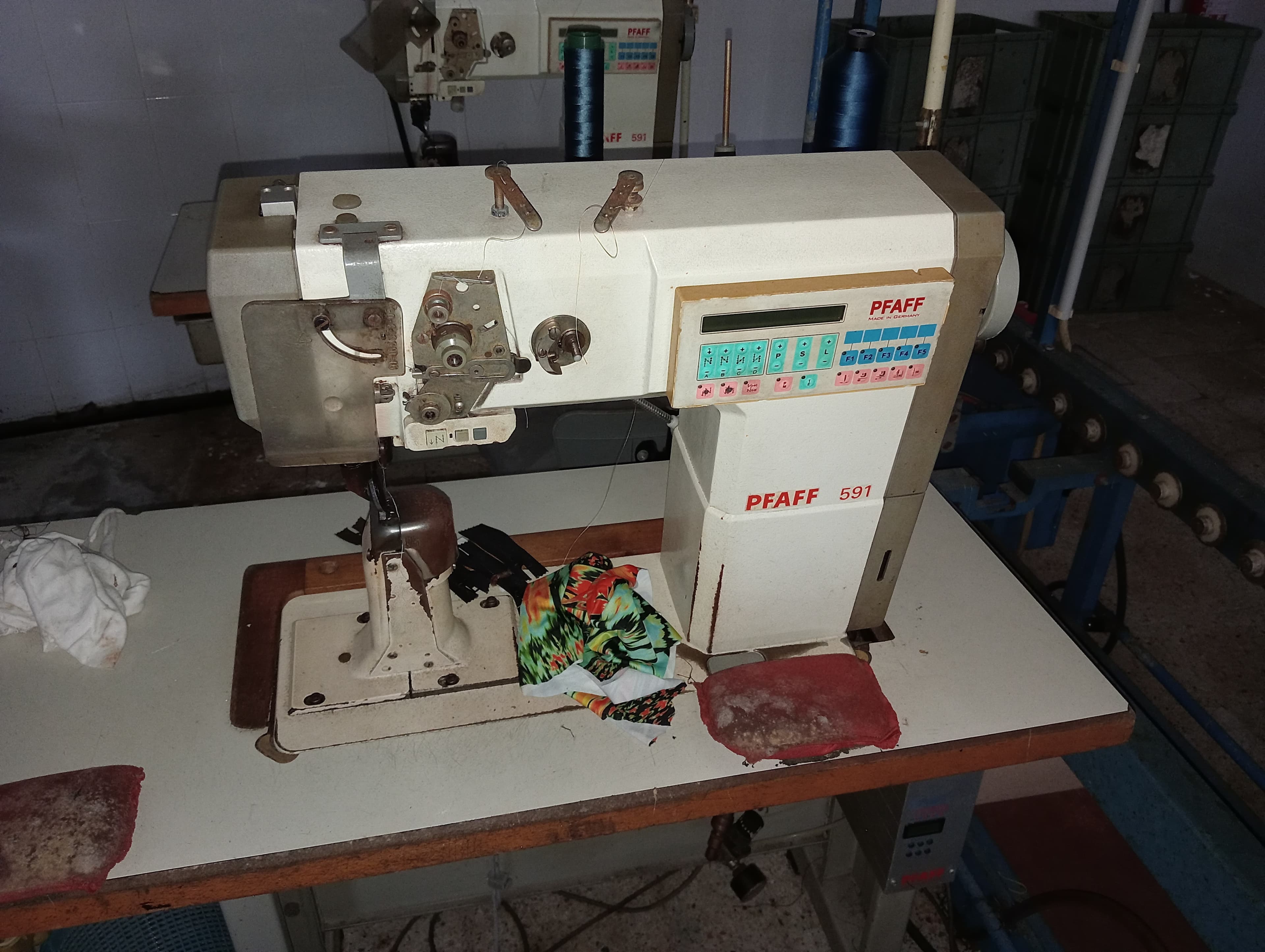 Máquinas de Costura · Coluna Alta · Rebites — image 37
