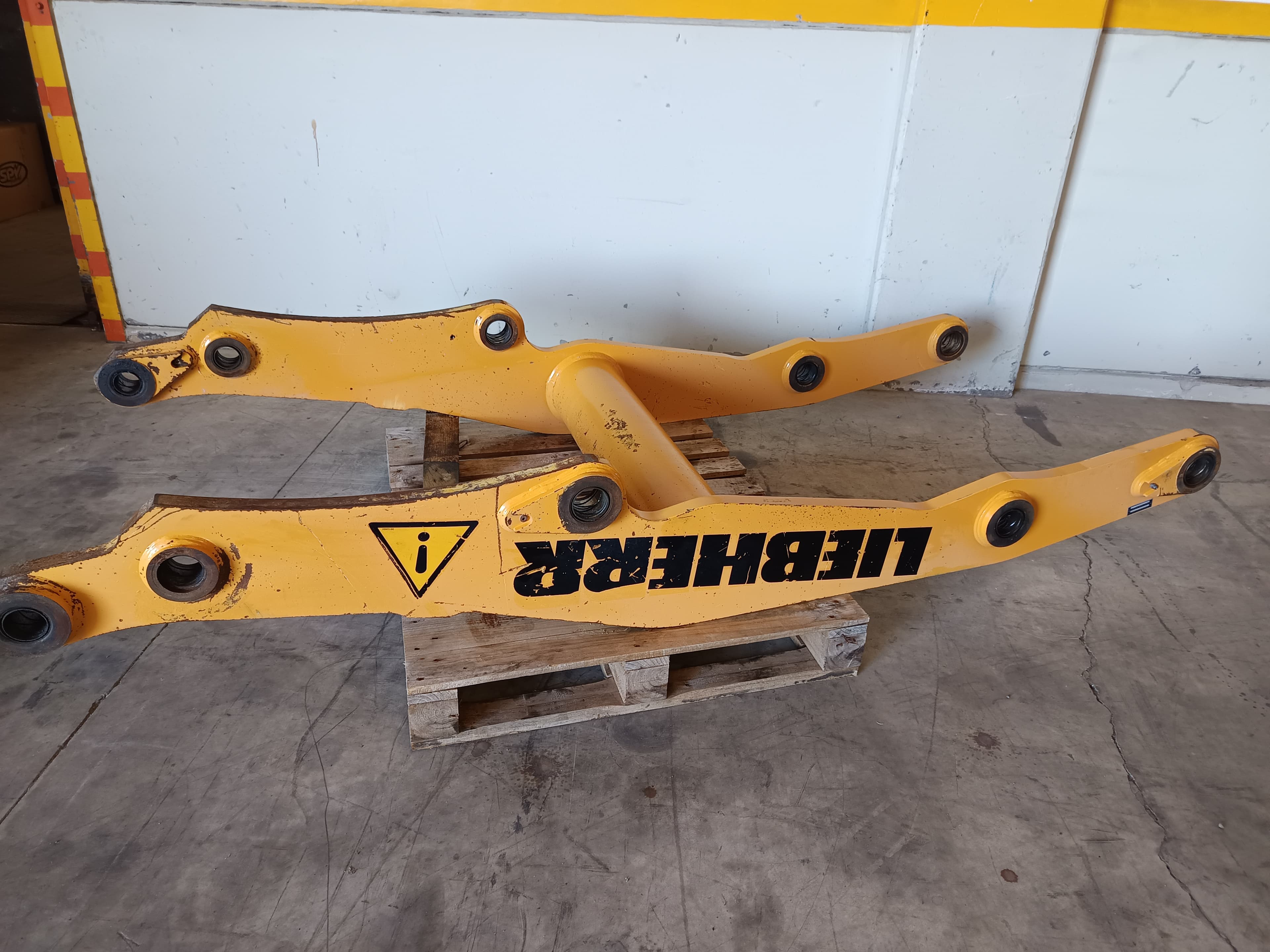 Liebherr Loader Arm — image 2