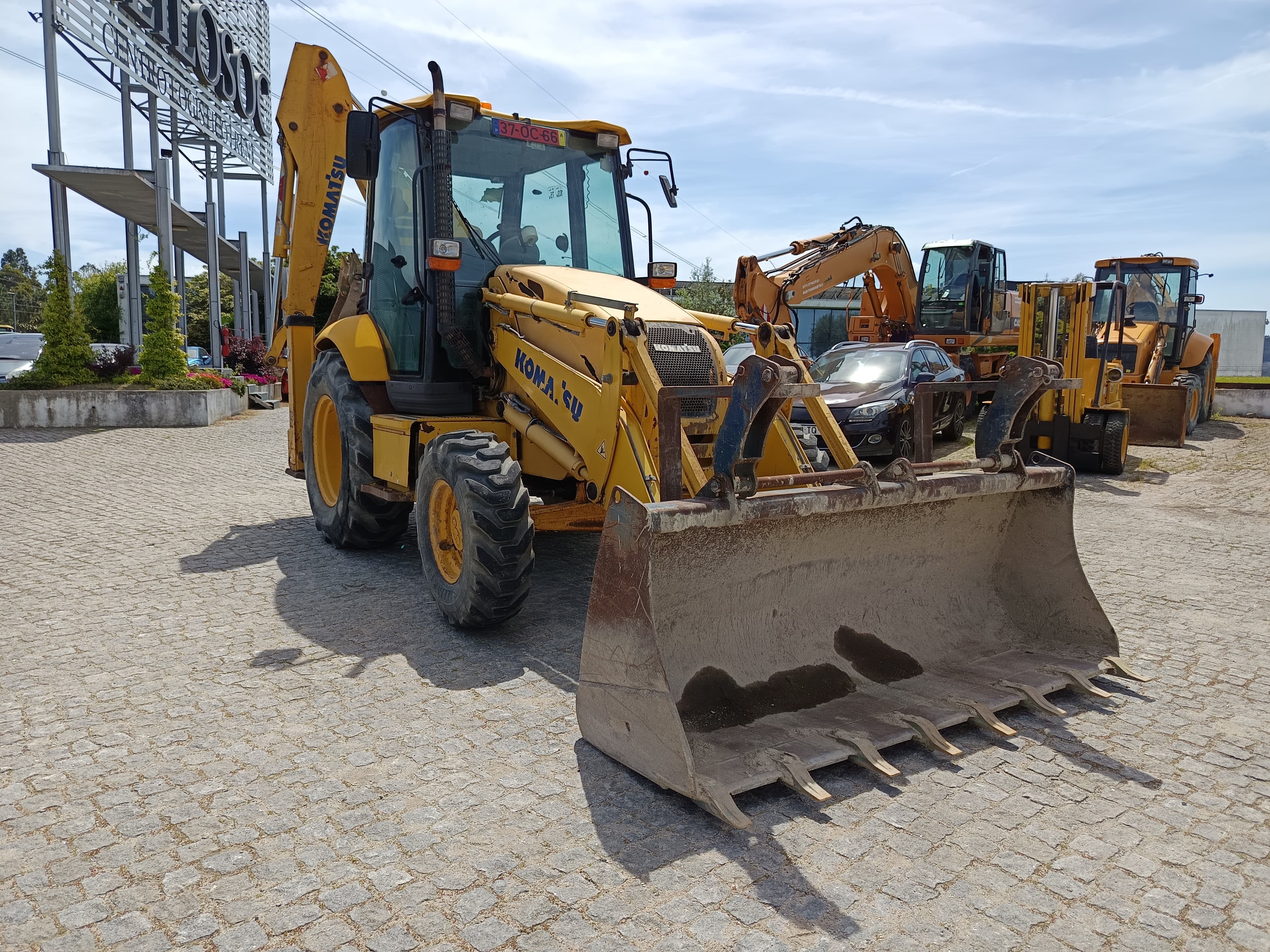 Retroescavadora Komatsu · Ano 2008 — imagem 3