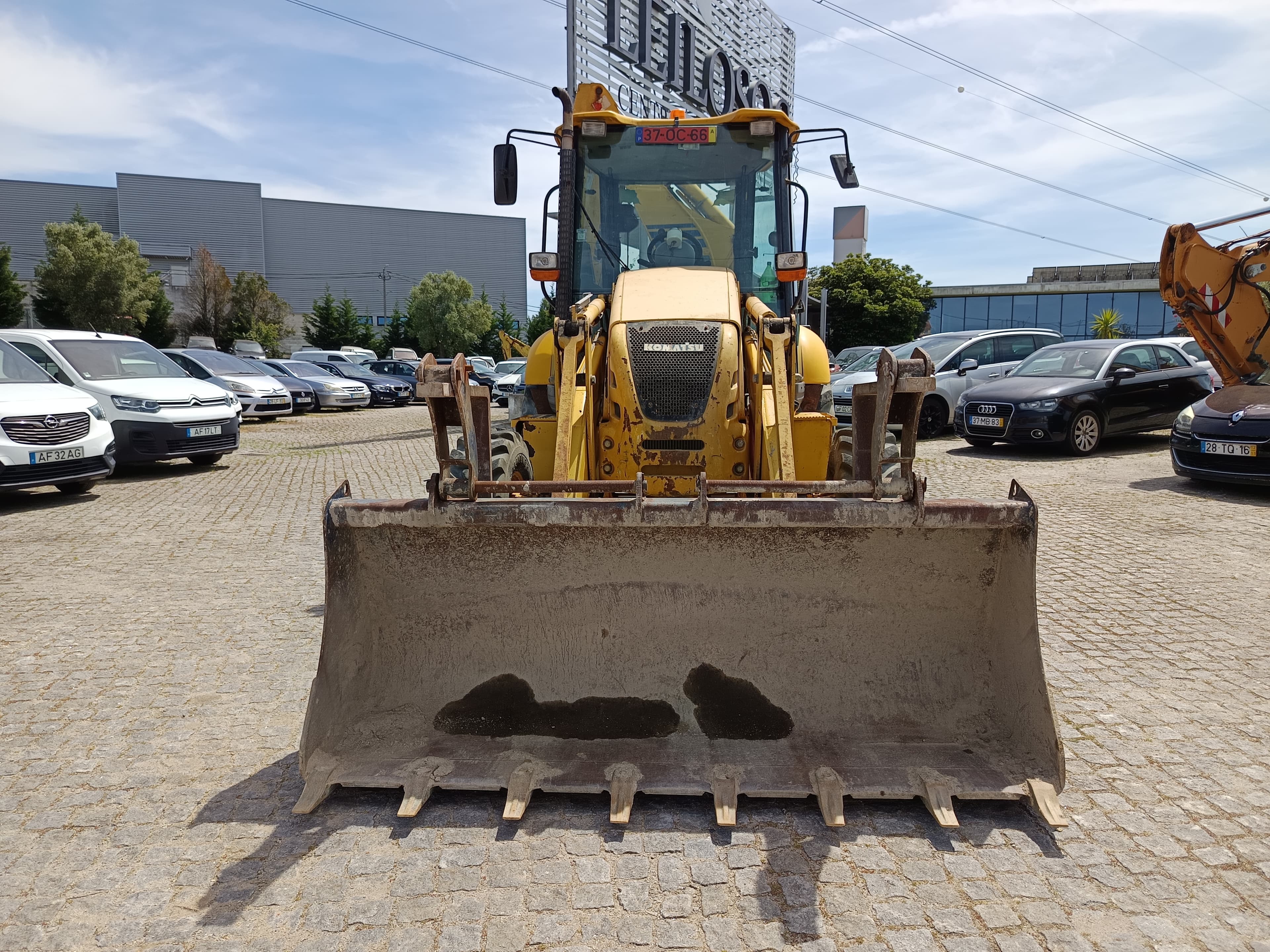 Retroescavadora Komatsu · Ano 2008 — imagem 2