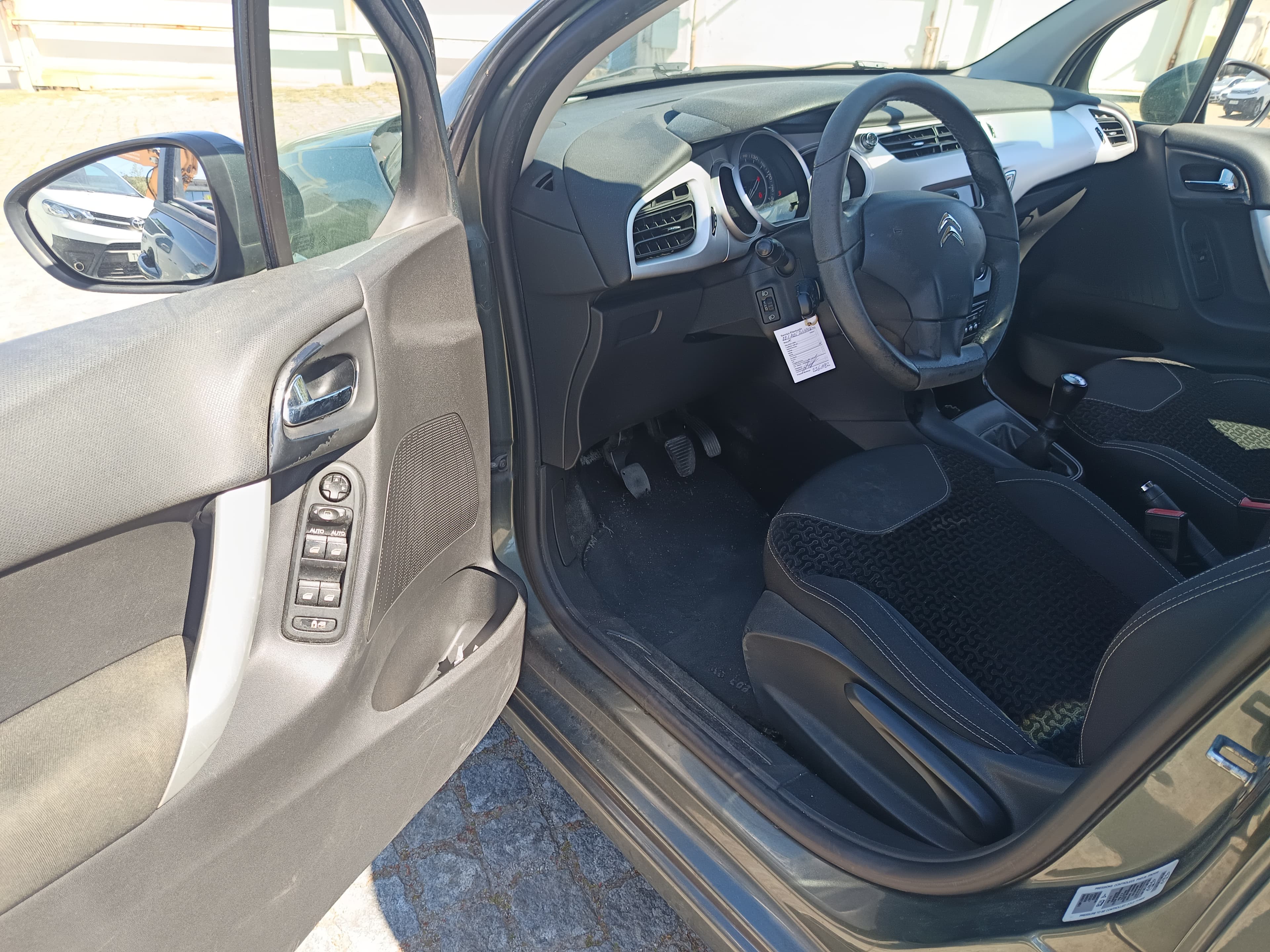 Citroën C3 · Ano 2010 — image 29