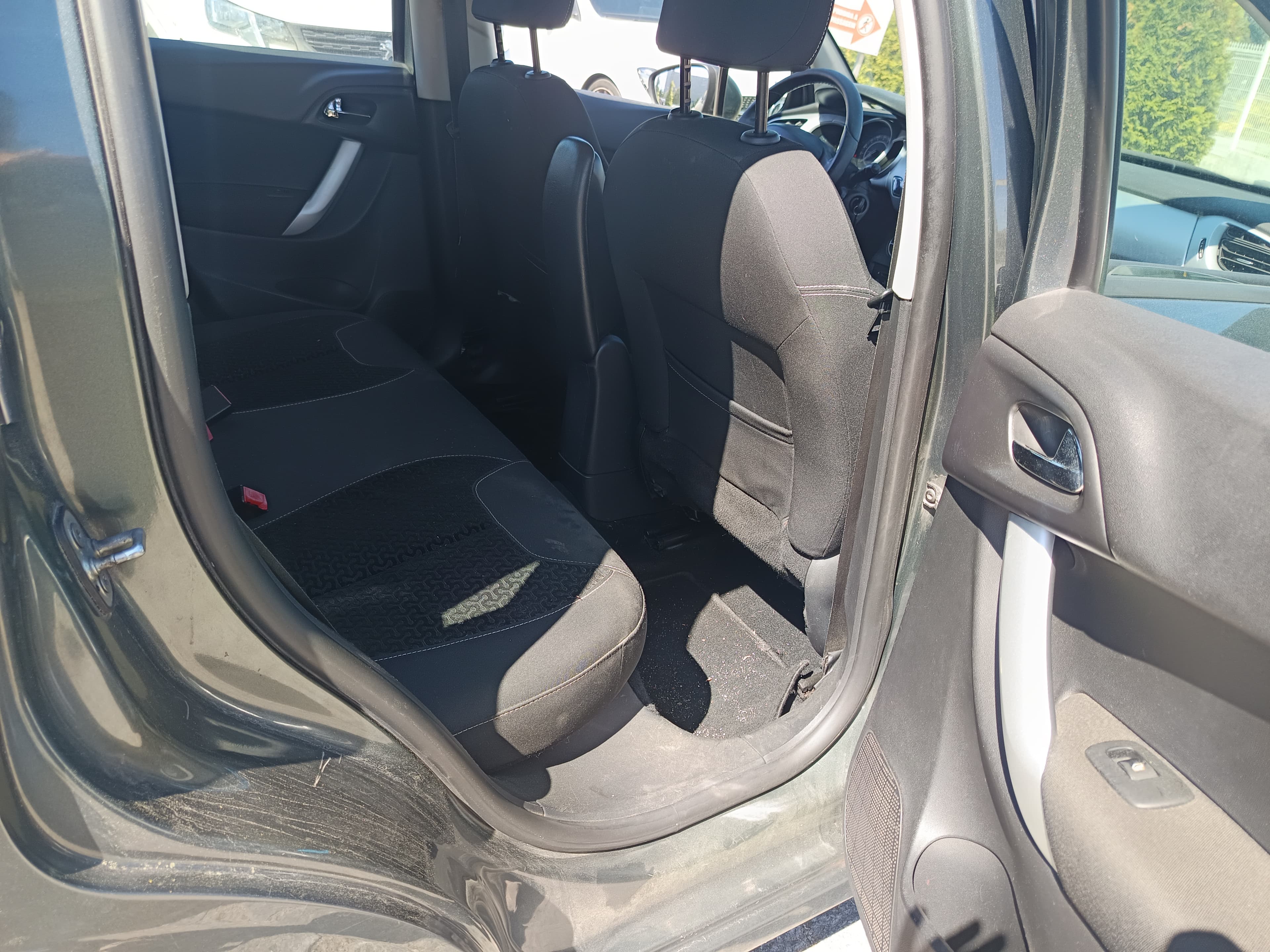 Citroën C3 · Ano 2010 — image 20