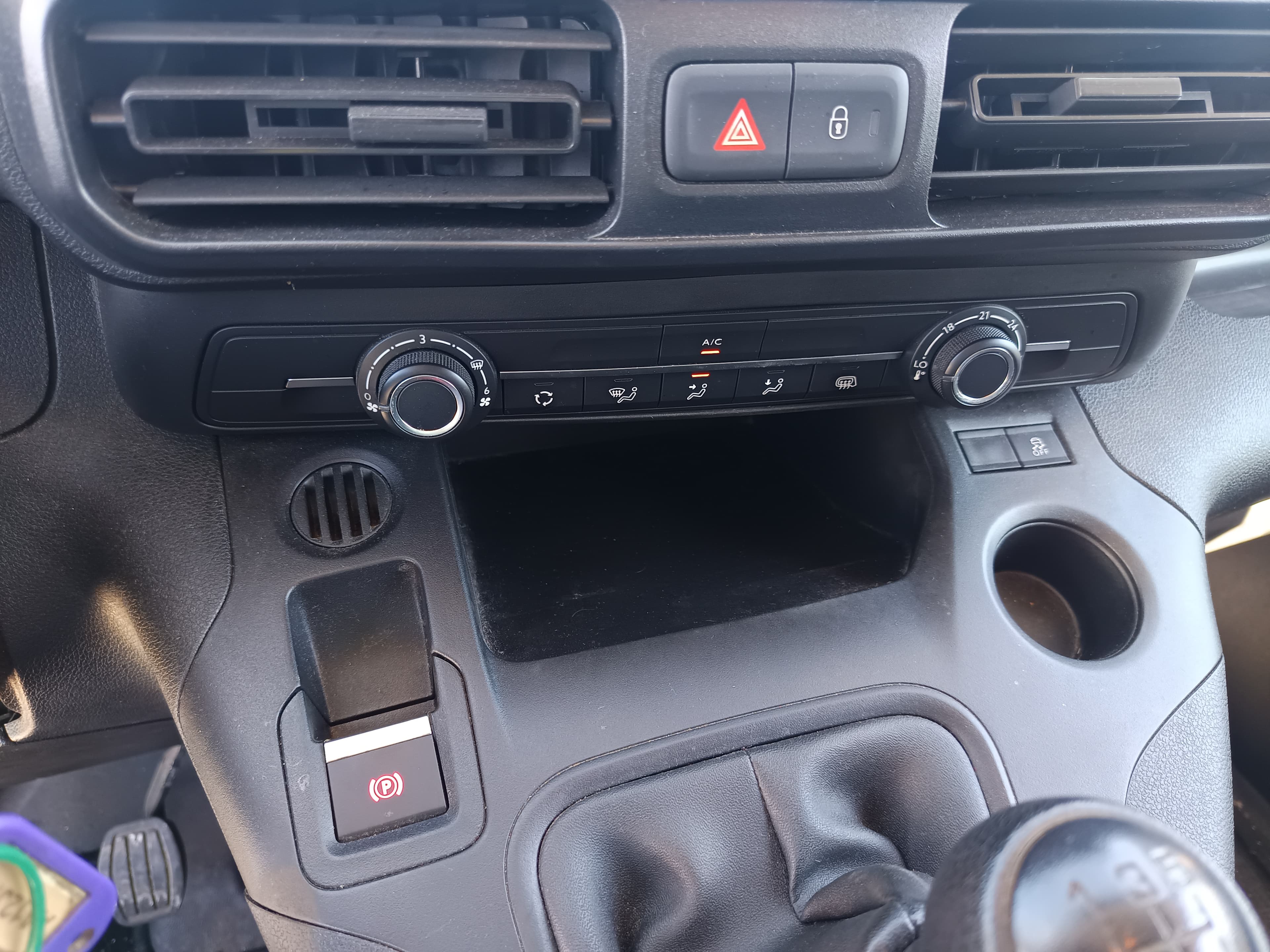 Peugeot Partner 1.5 BlueHDi · Ano 2020 — imagem 36
