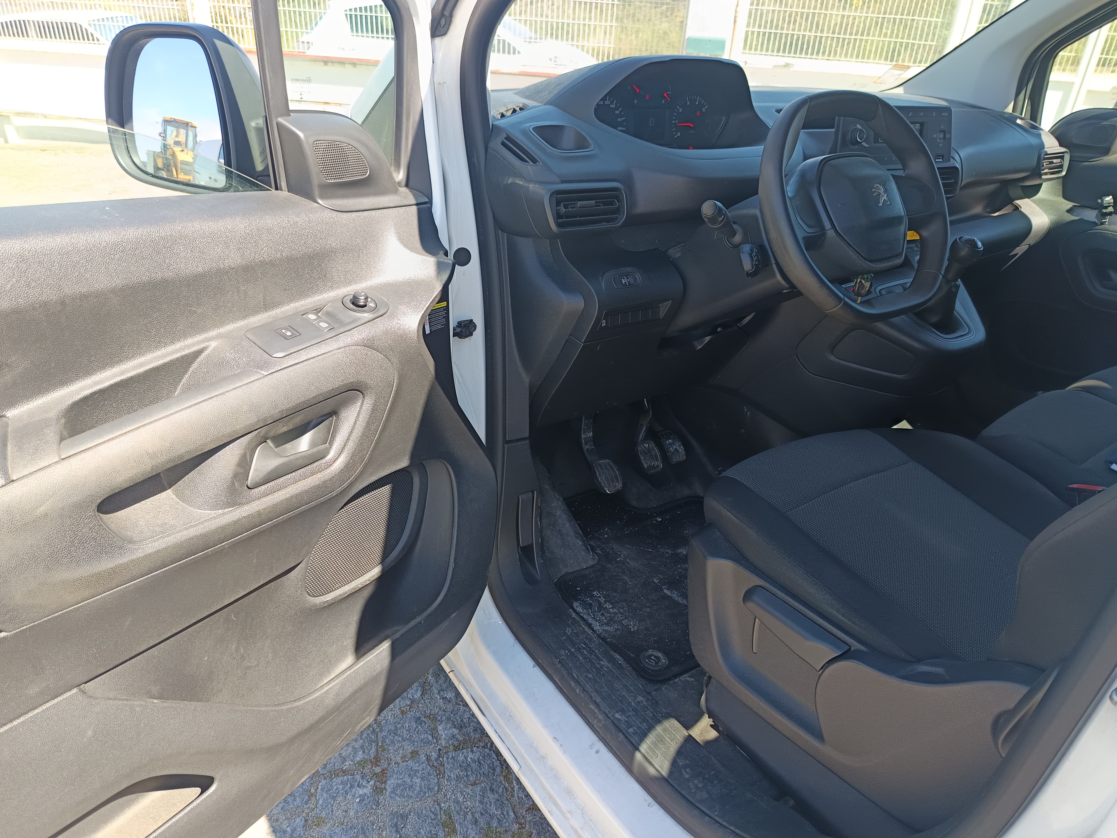 Peugeot Partner 1.5 BlueHDi · Ano 2020 — imagem 23