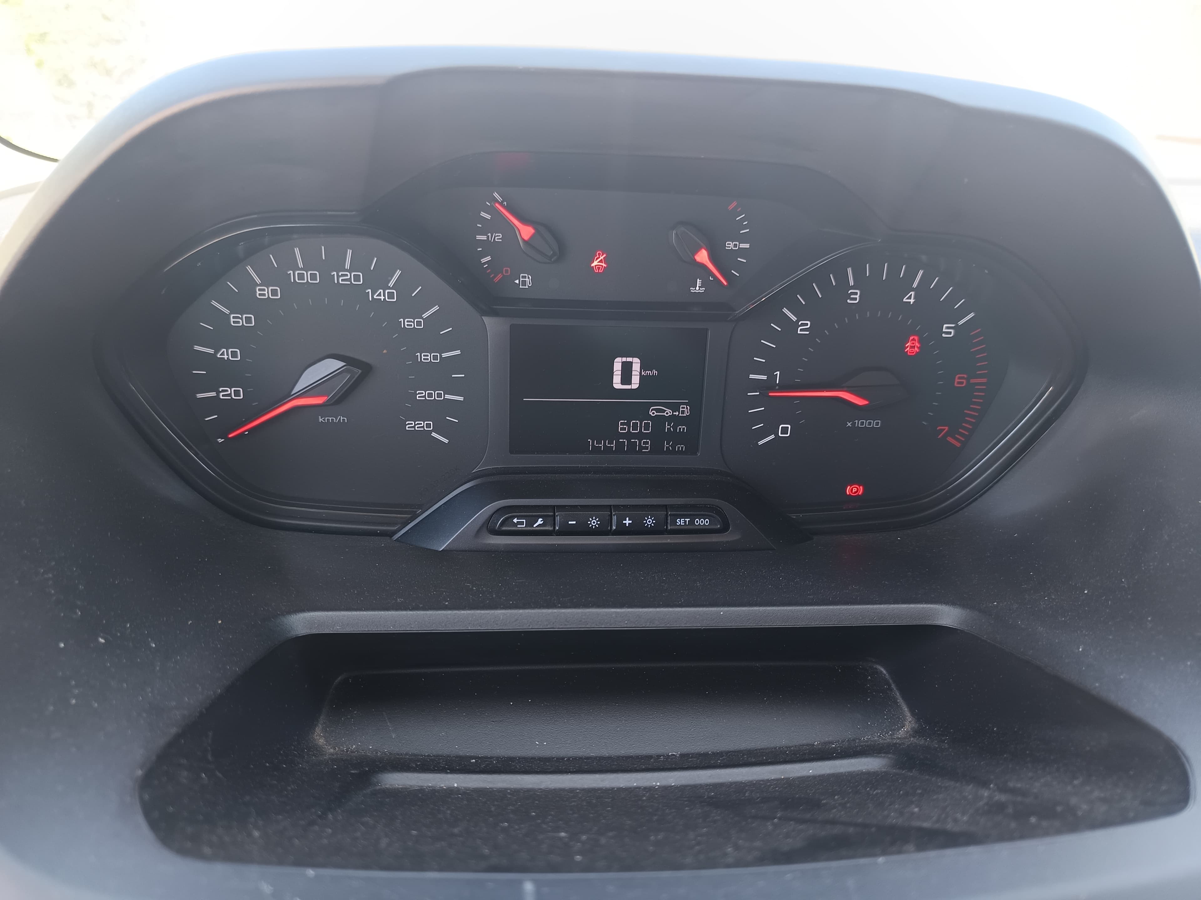 Peugeot Partner 1.5 BlueHDi · Ano 2020 — imagem 31