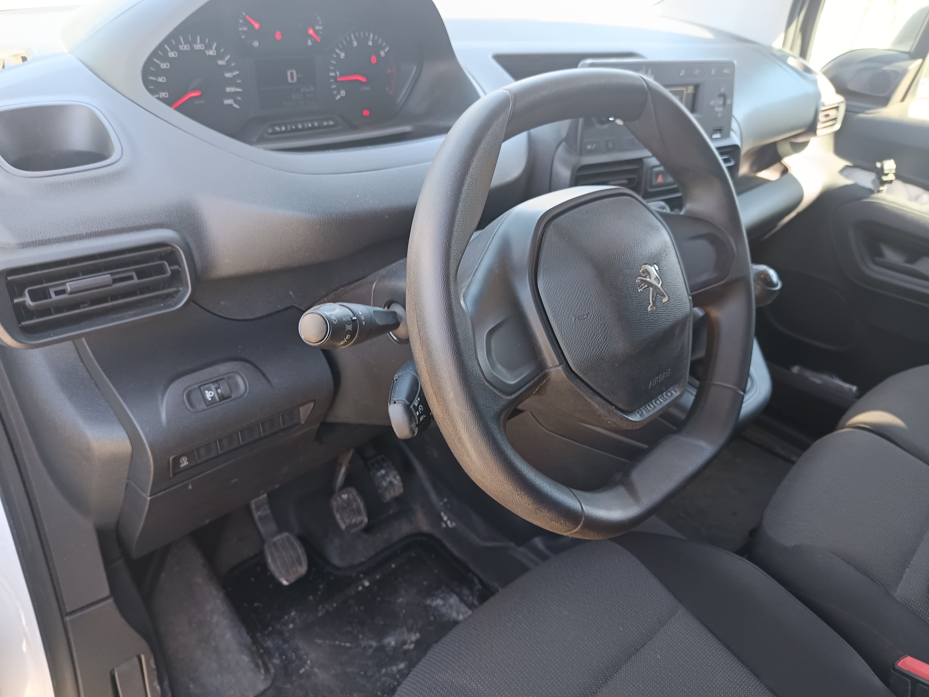 Peugeot Partner 1.5 BlueHDi · Ano 2020 — imagem 27