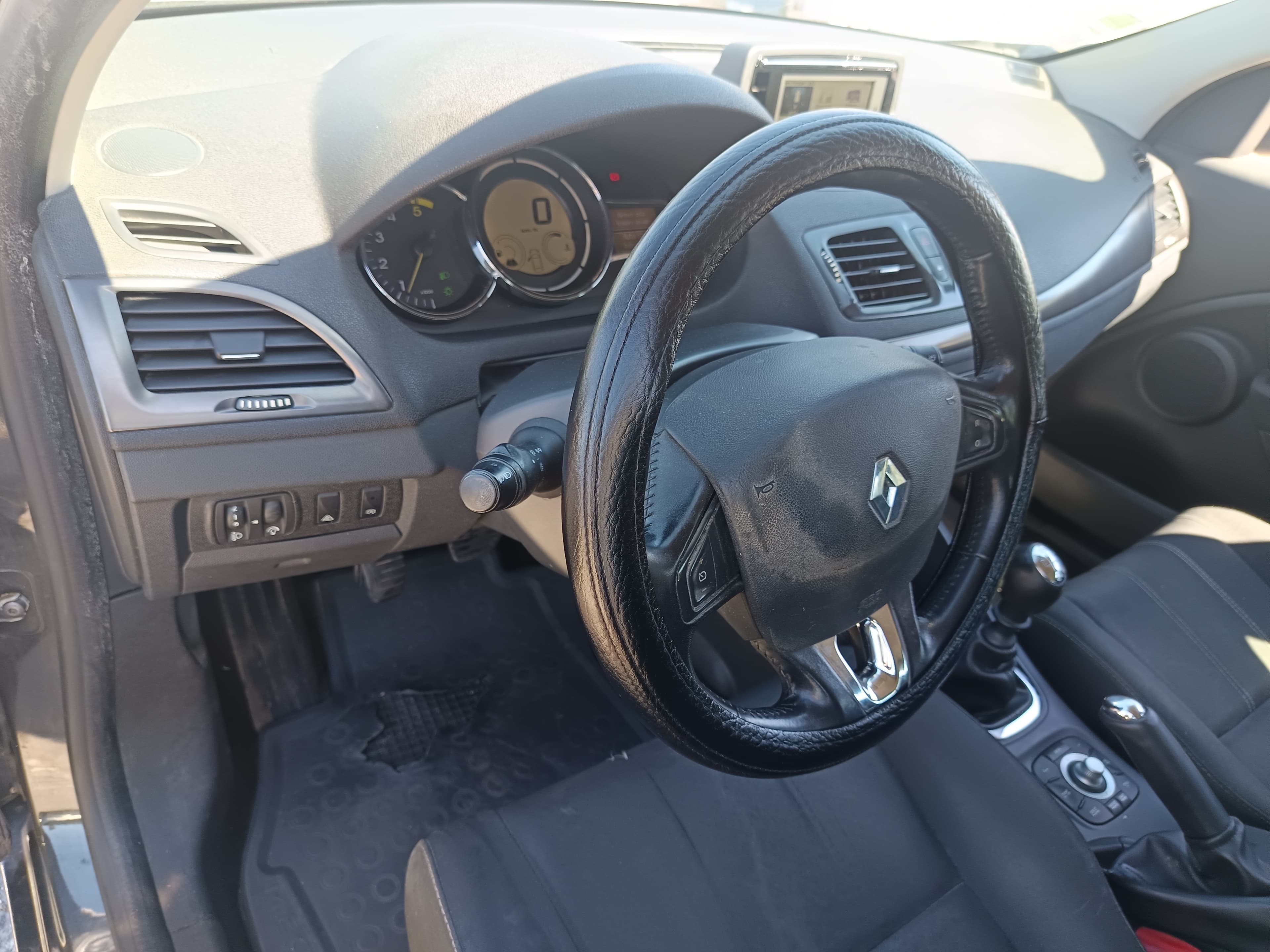 Renault Mégane 1.5 dCi · Ano 2014 — imagem 38