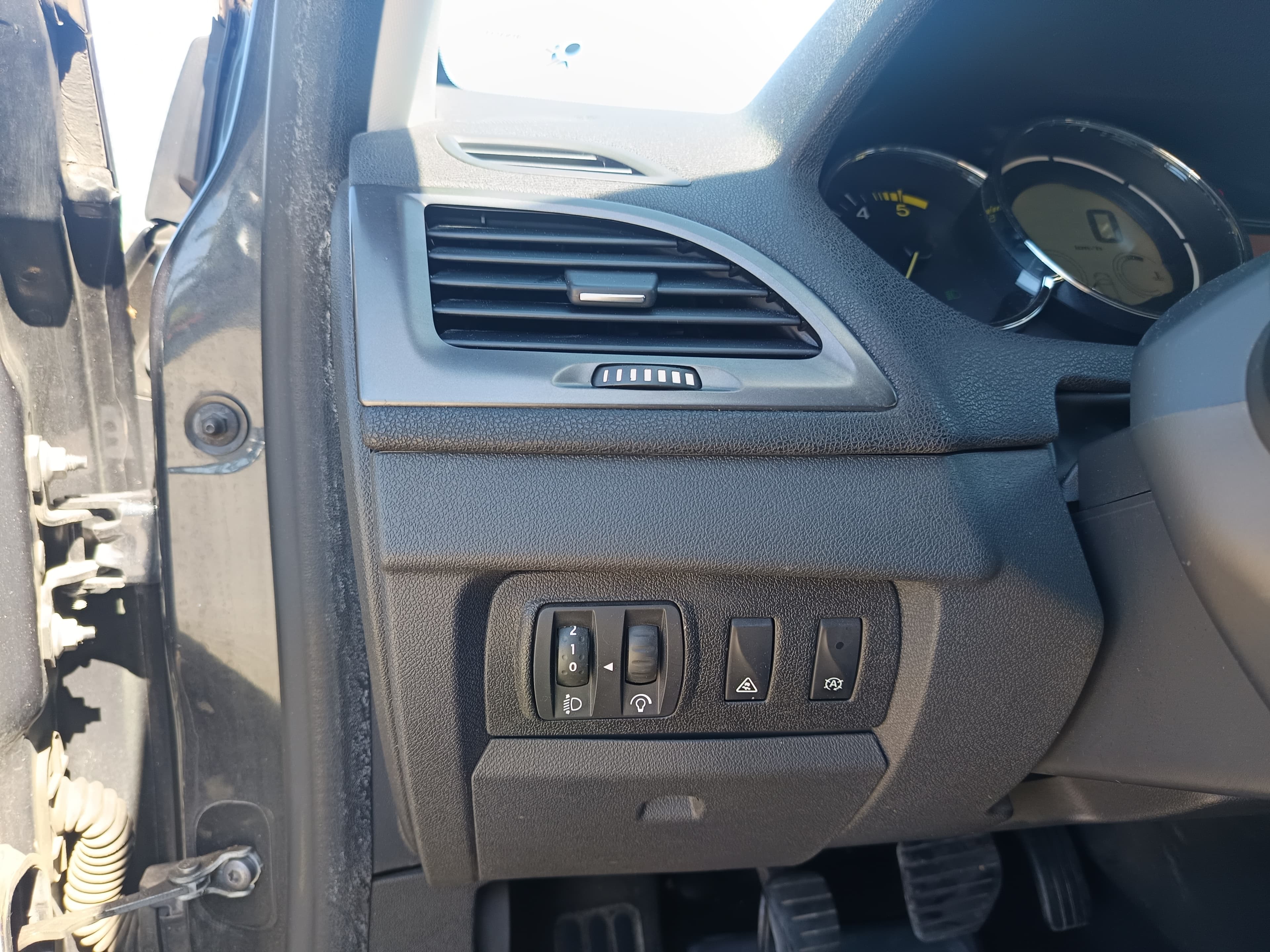 Renault Mégane 1.5 dCi · Ano 2014 — imagem 42