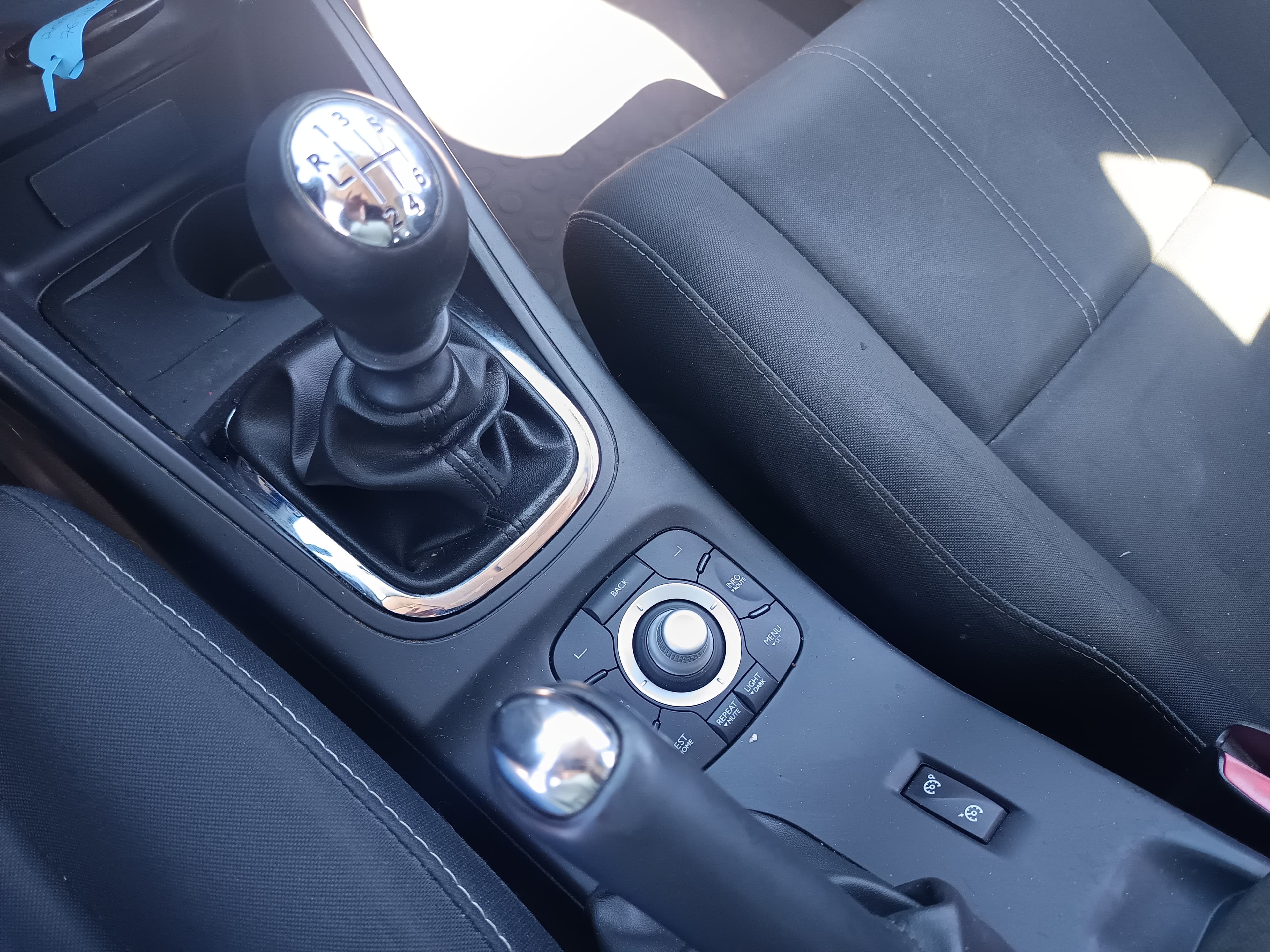 Renault Mégane 1.5 dCi · Ano 2014 — imagem 37