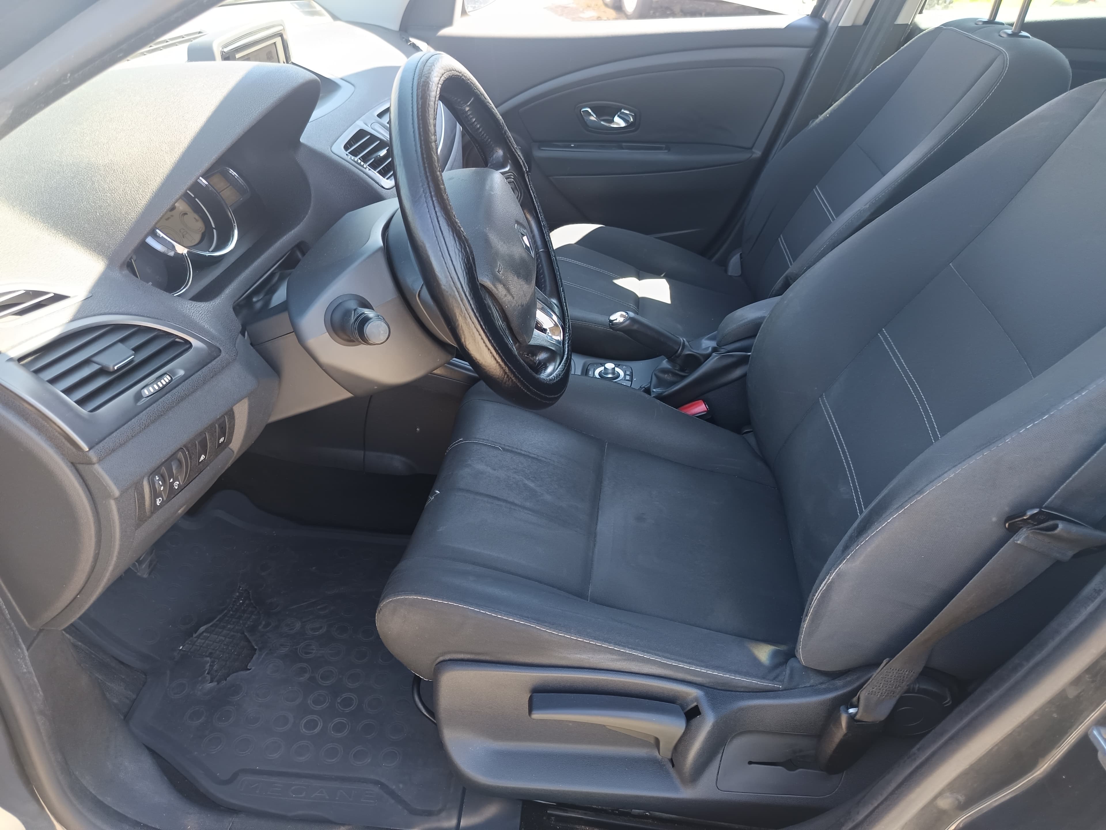 Renault Mégane 1.5 dCi · Ano 2014 — imagem 32