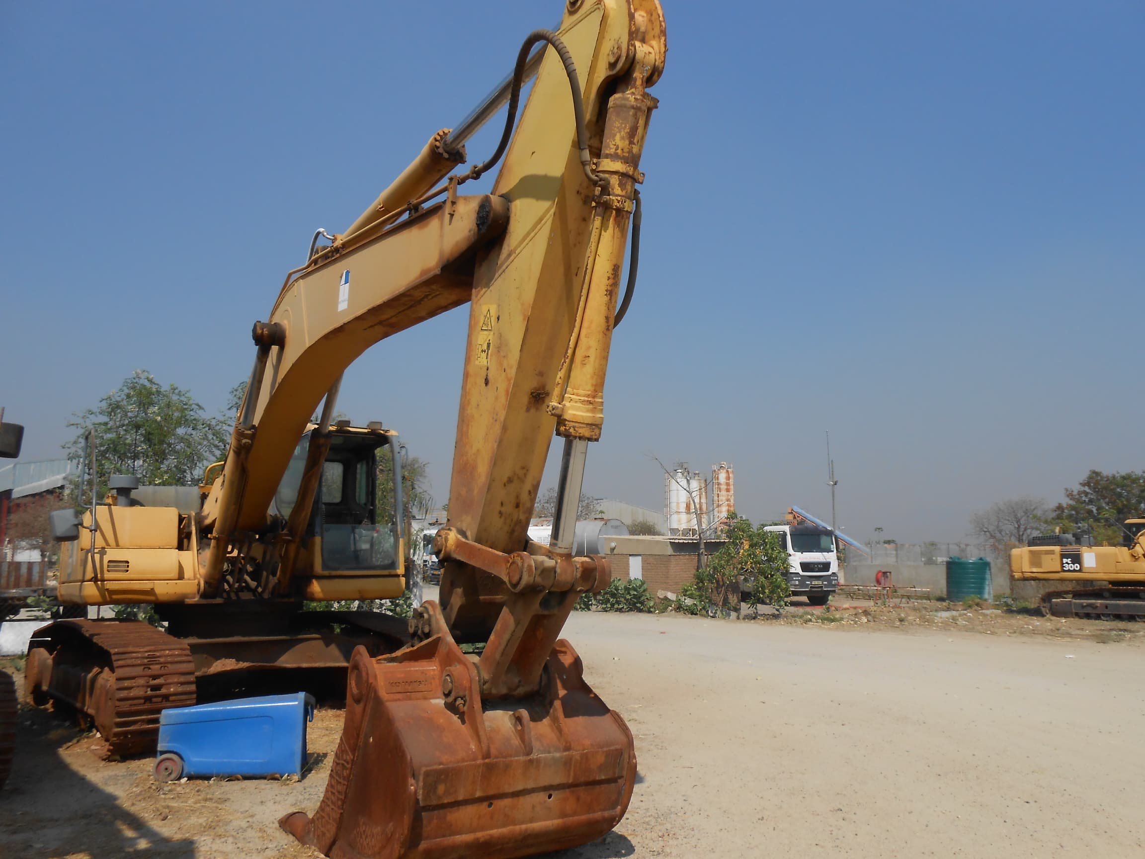 Excavator 30t — image 2