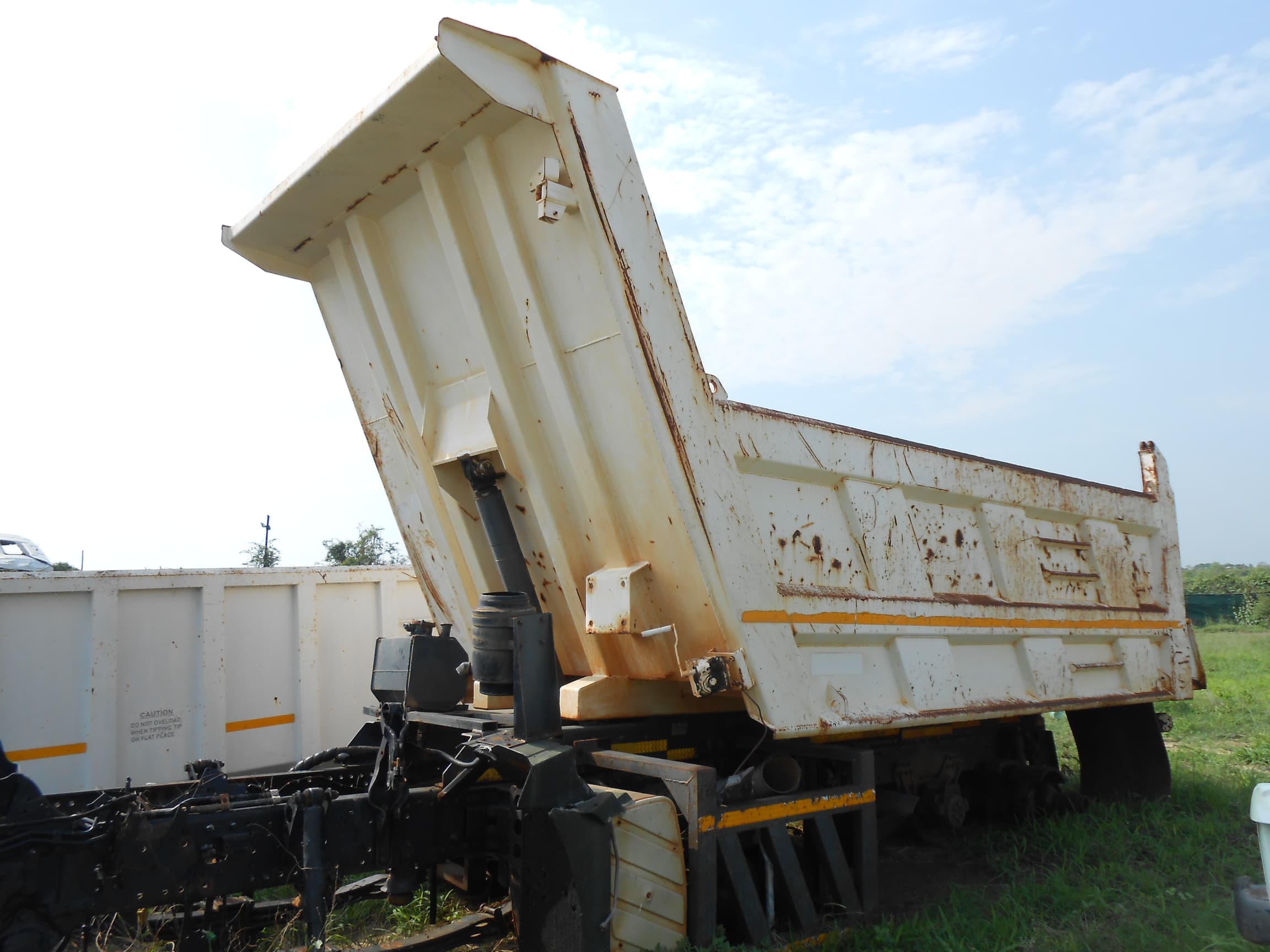 Tipper Truck 26t (6X4) — image 2