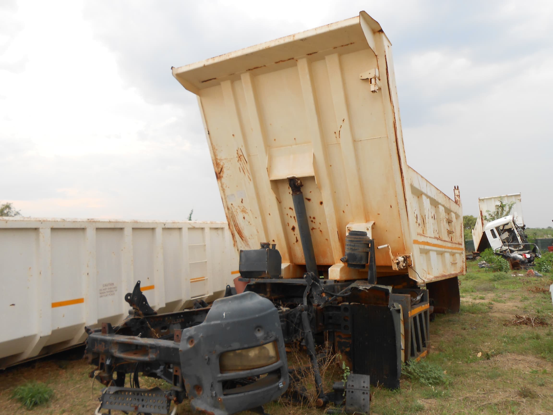 Tipper Truck 26t (6X4) — image 1