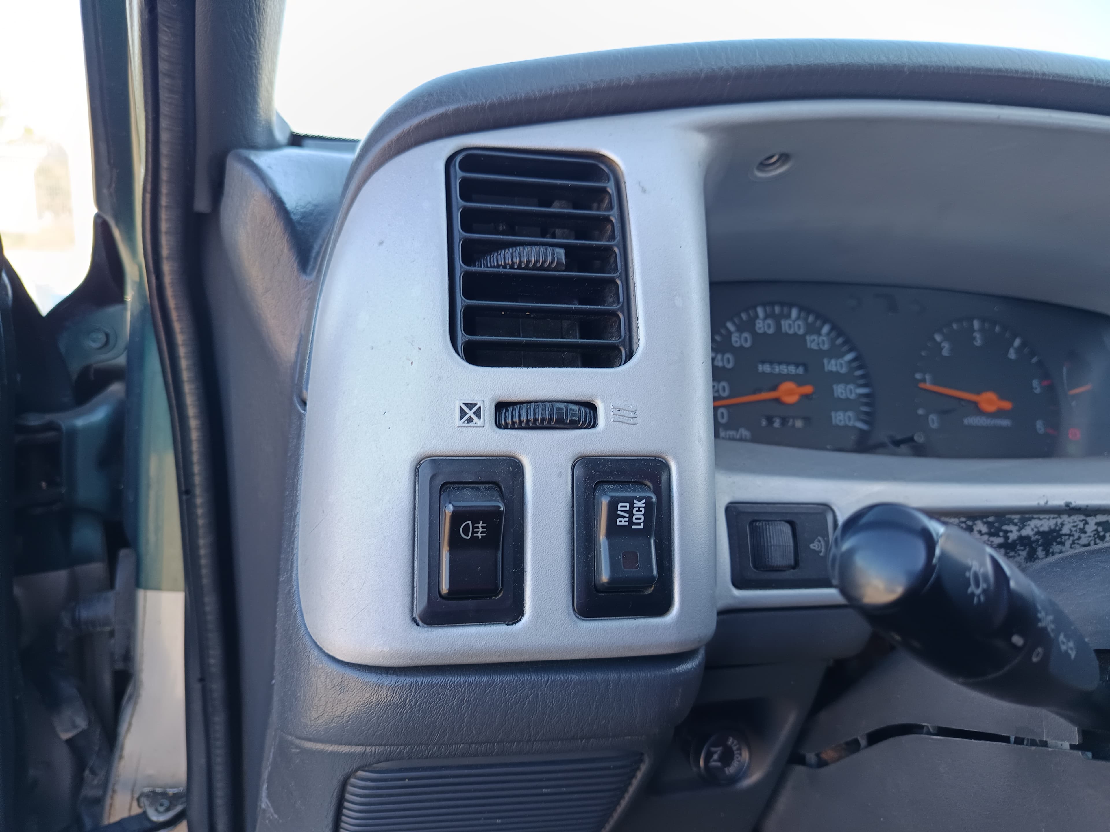 Mitsubishi L200 2.5 TDi 4WD · Ano 1997 — image 42
