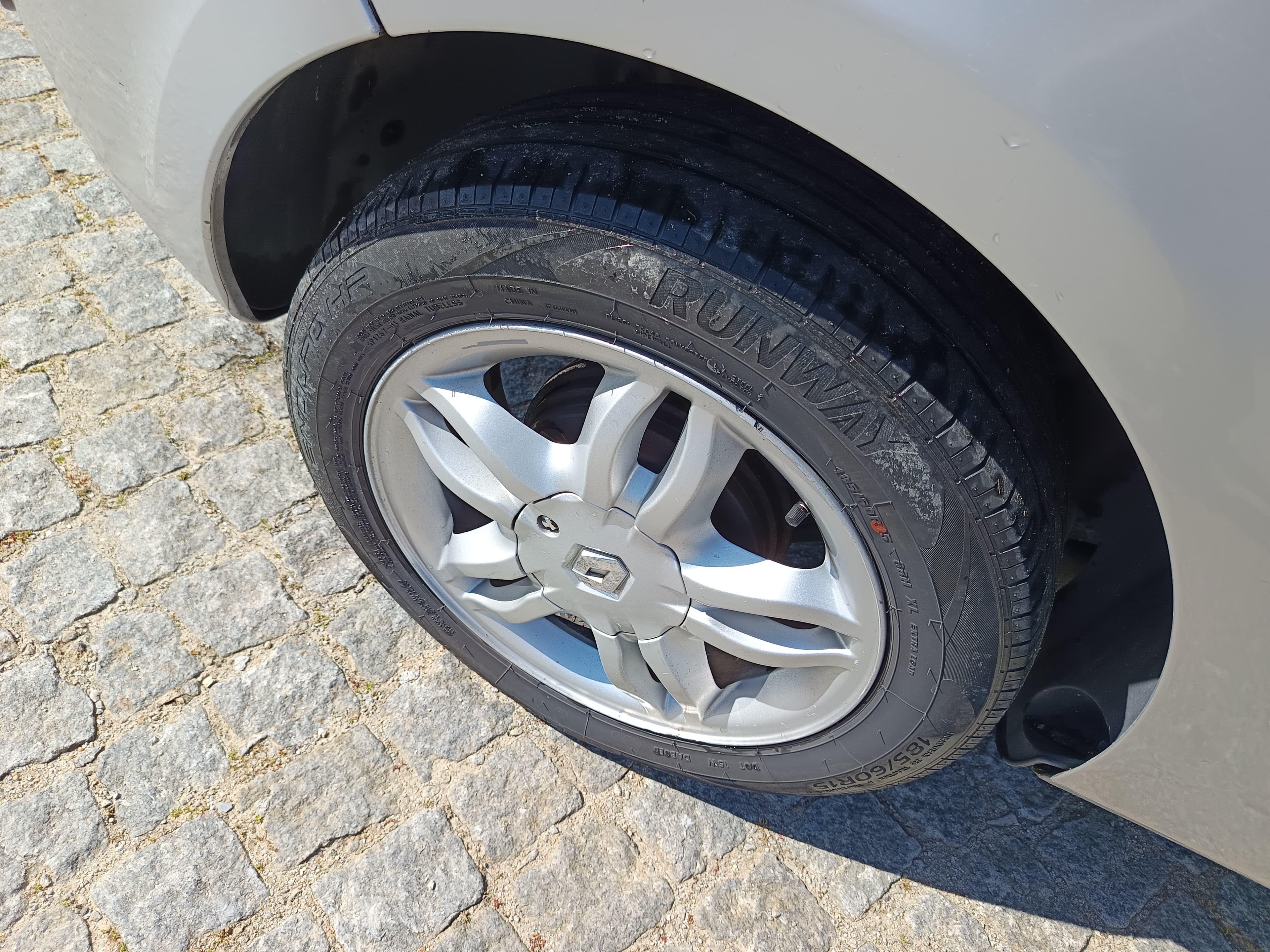 Renault Clio 1.5 dCi · Ano 2008 — imagem 8