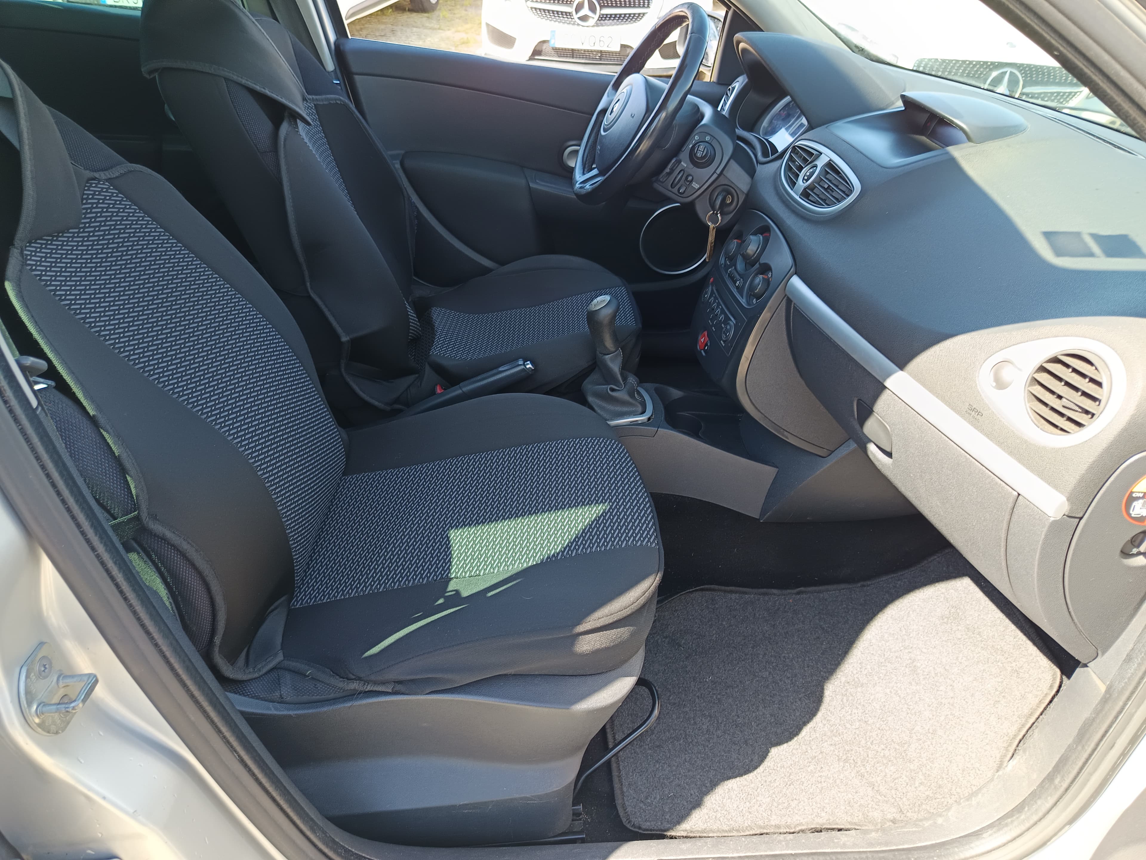 Renault Clio 1.5 dCi · Ano 2008 — imagem 28