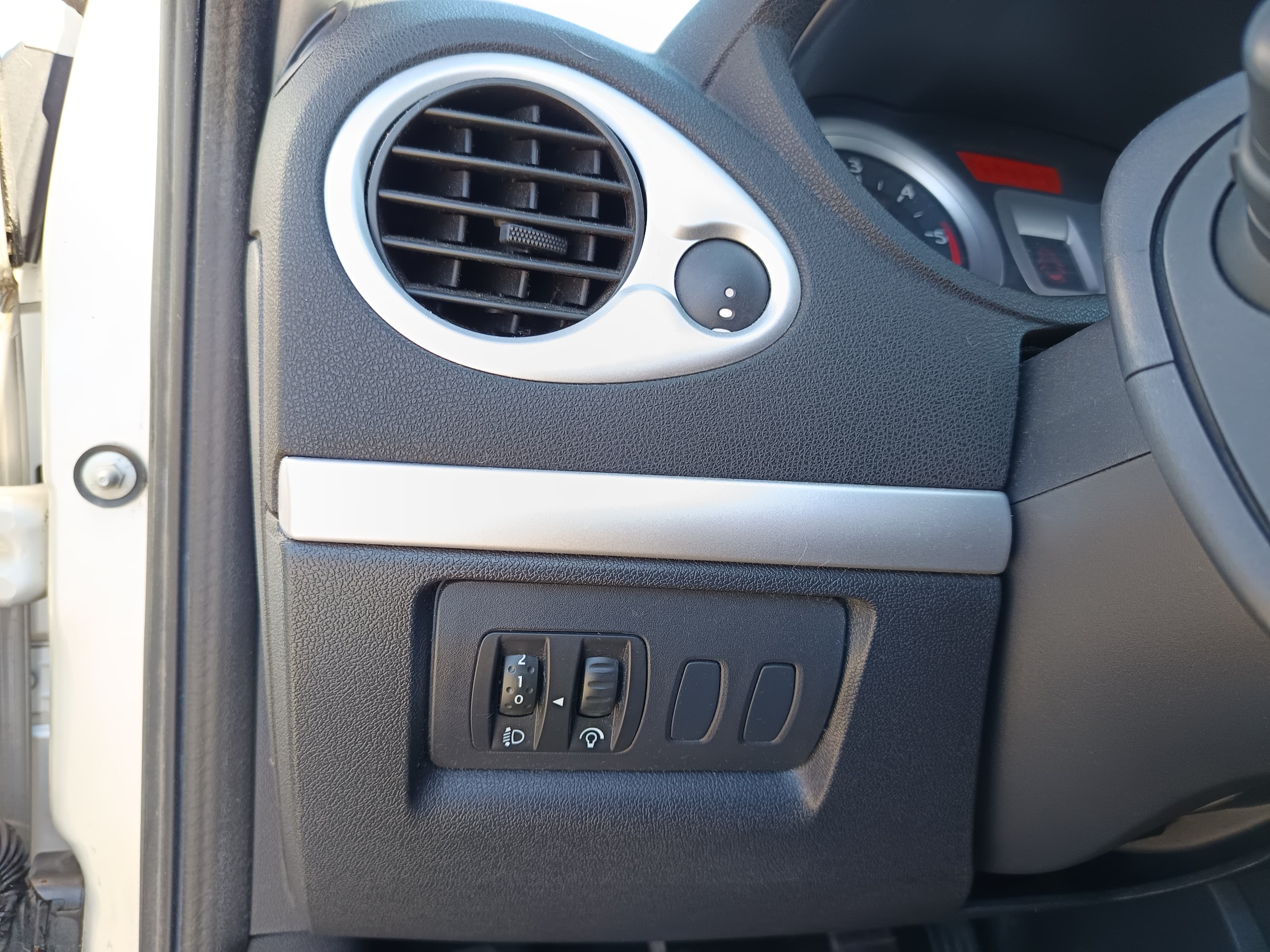 Renault Clio 1.5 dCi · Ano 2008 — imagem 44