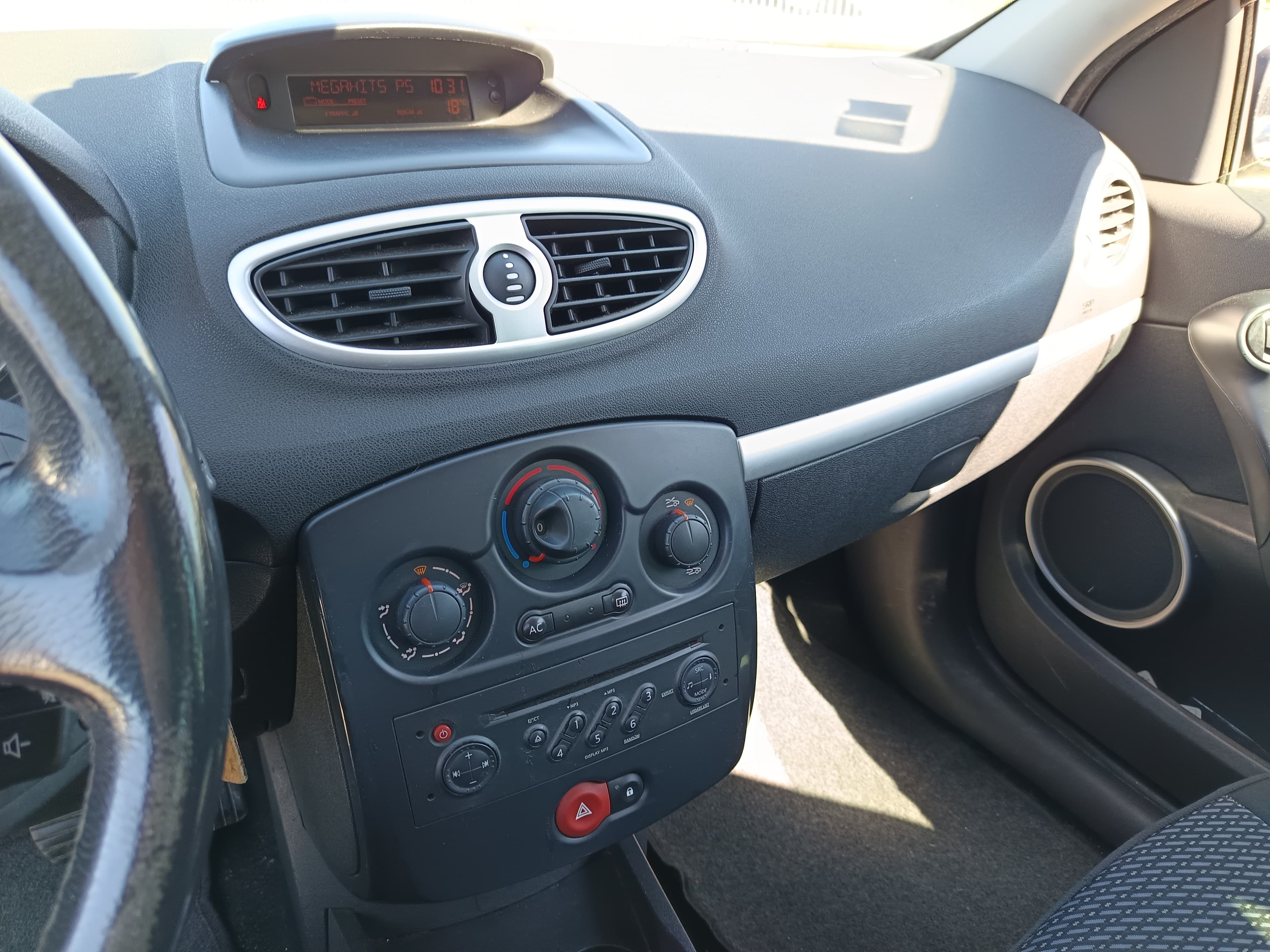 Renault Clio 1.5 dCi · Ano 2008 — imagem 37
