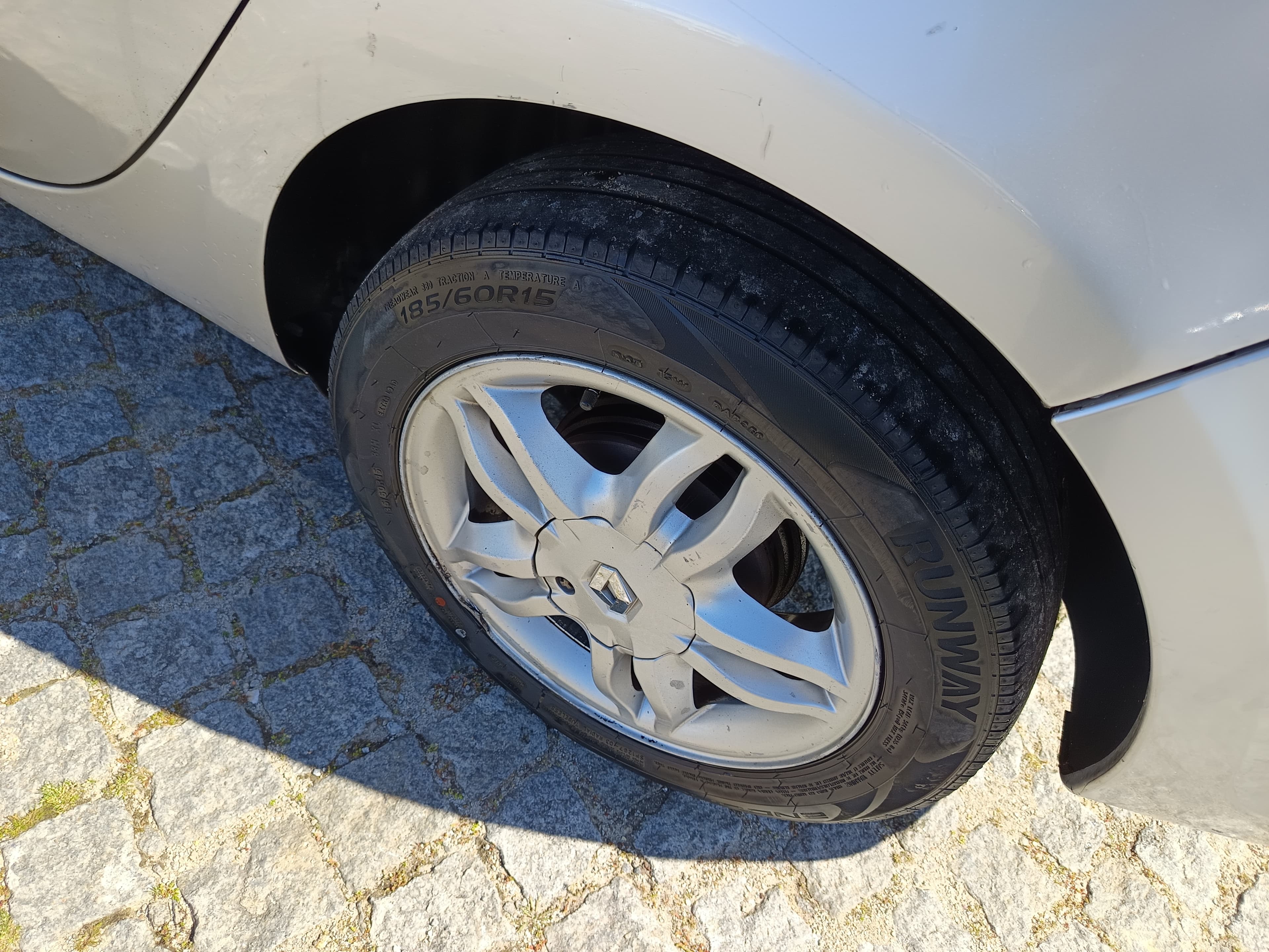 Renault Clio 1.5 dCi · Ano 2008 — imagem 17