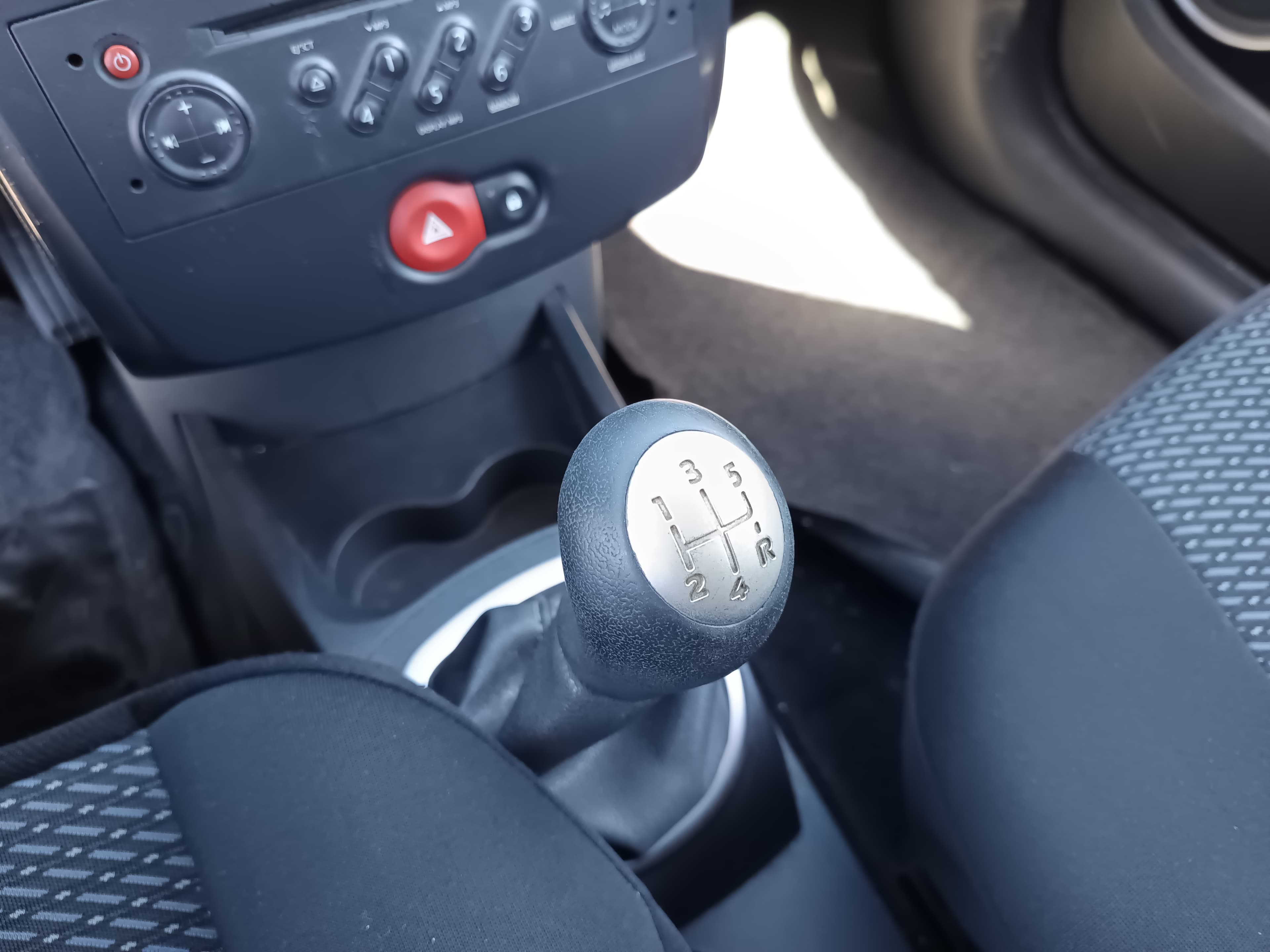 Renault Clio 1.5 dCi · Ano 2008 — imagem 40