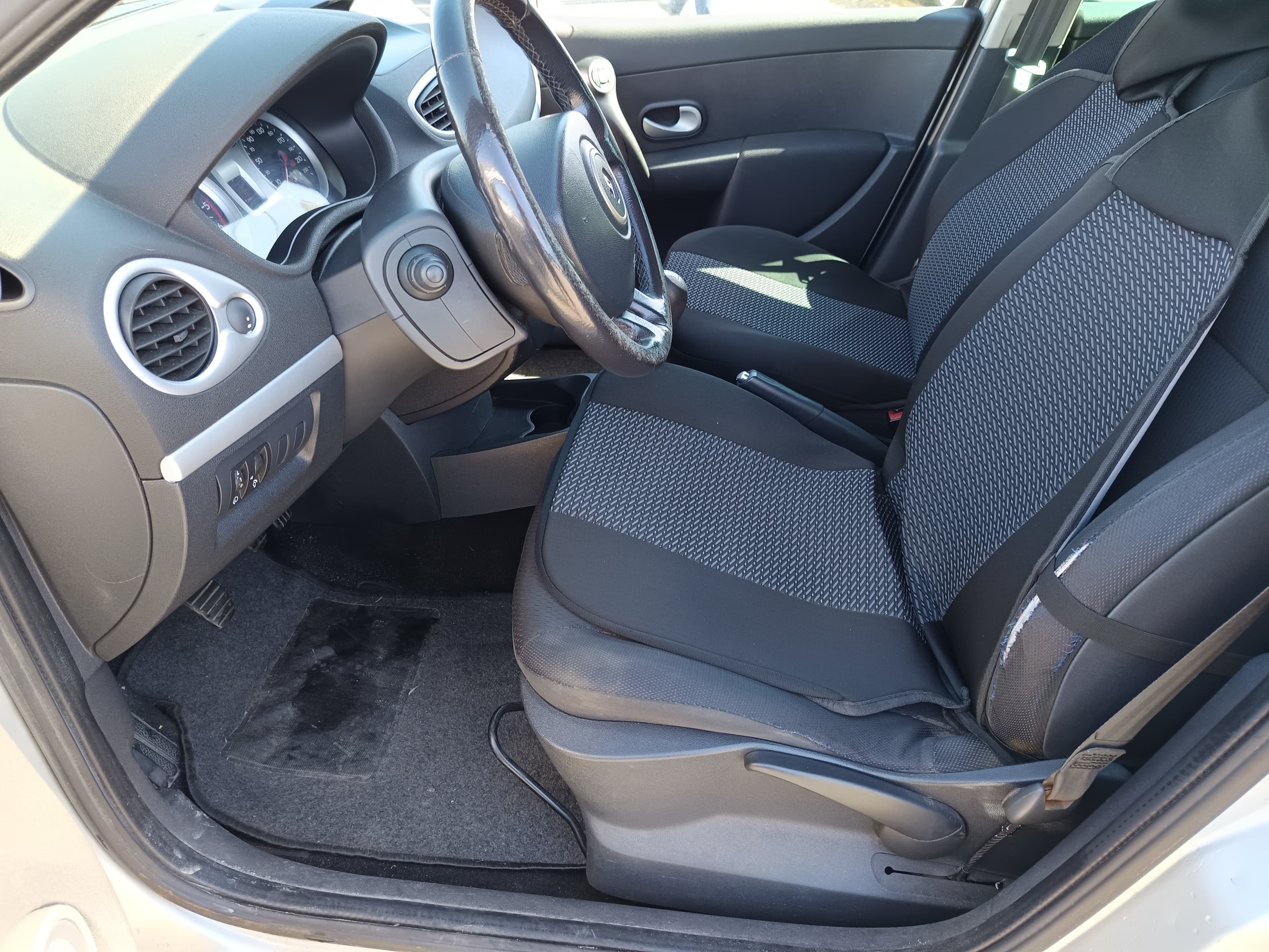 Renault Clio 1.5 dCi · Ano 2008 — imagem 34