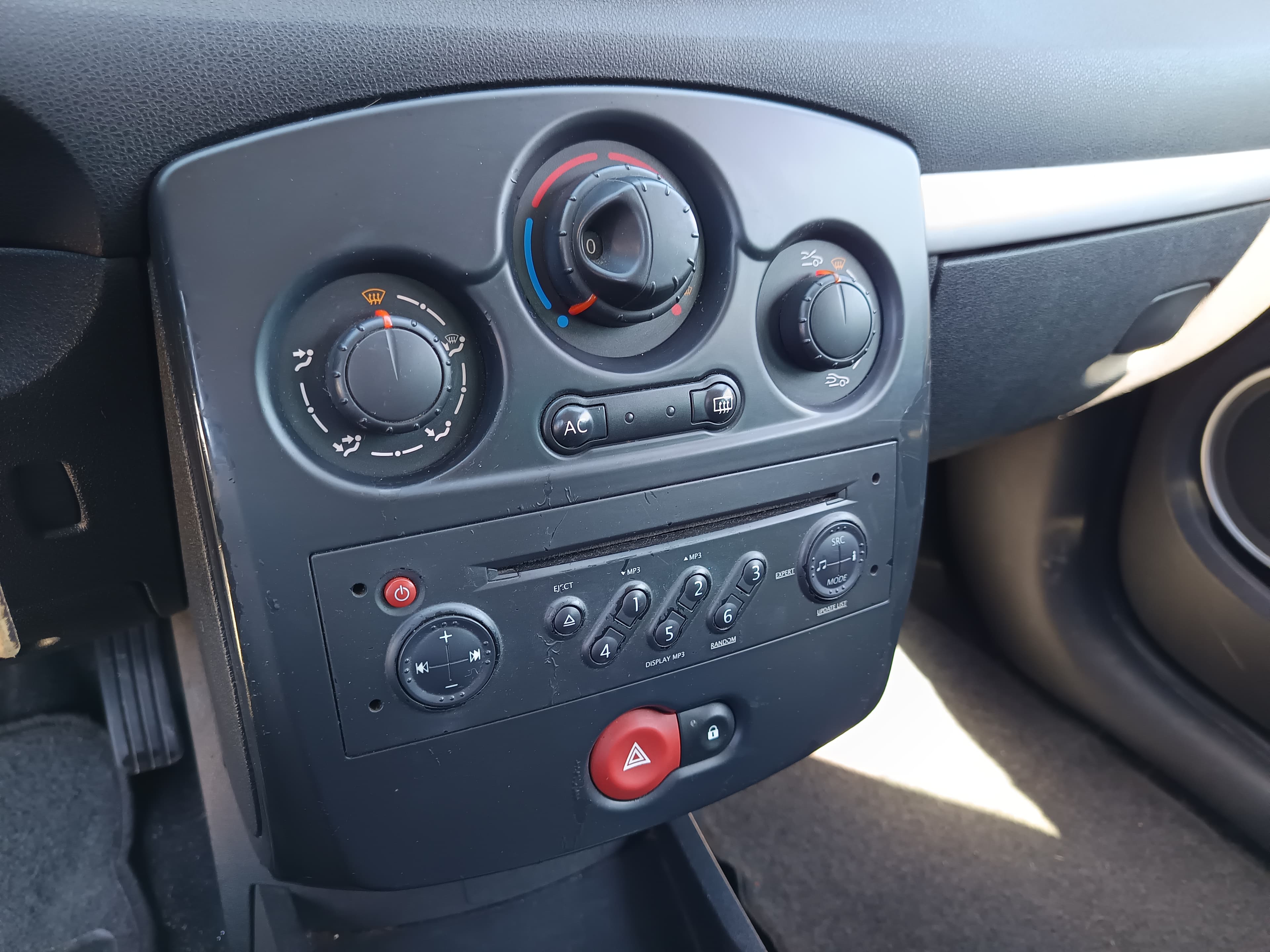 Renault Clio 1.5 dCi · Ano 2008 — imagem 39