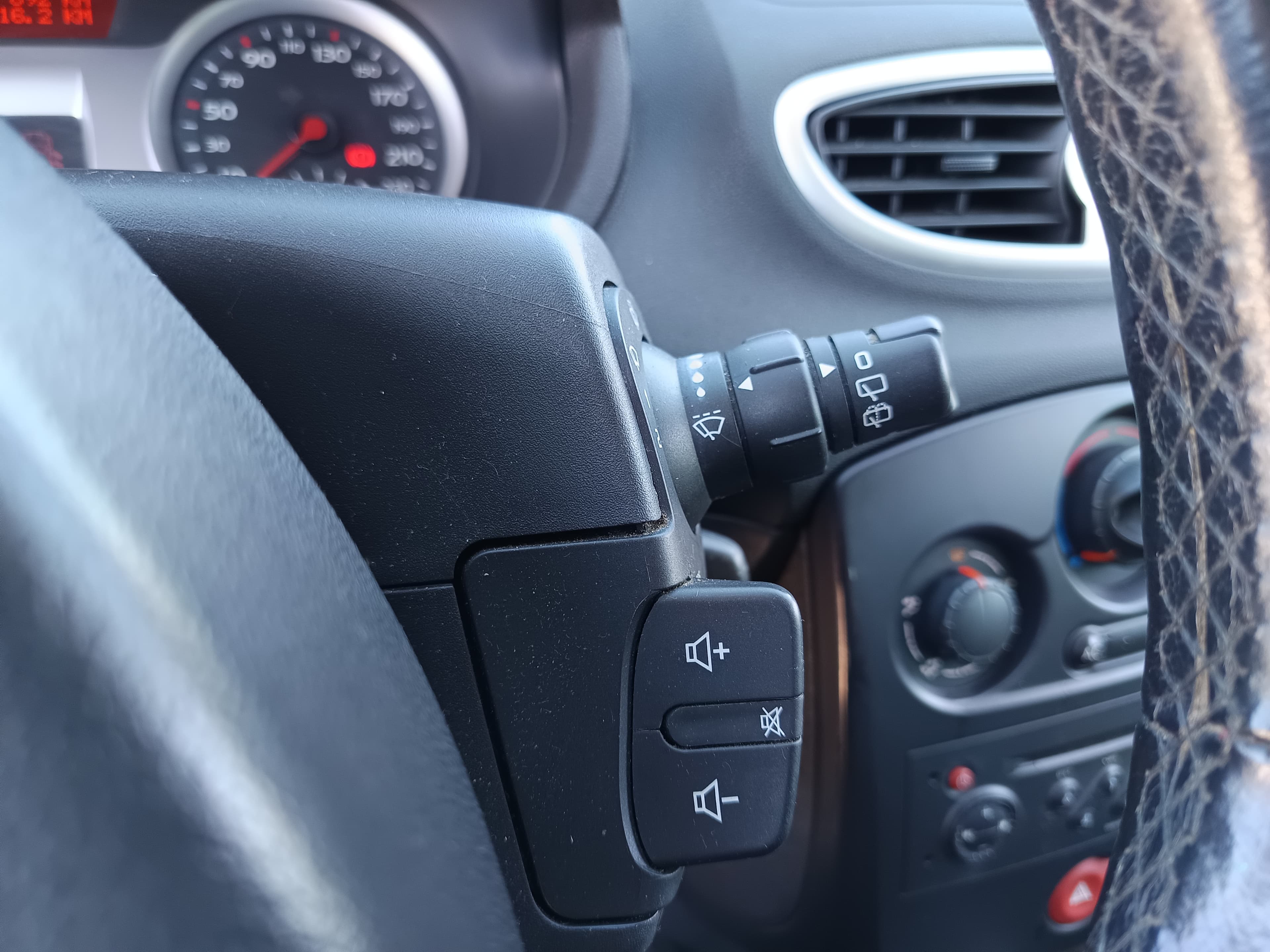 Renault Clio 1.5 dCi · Ano 2008 — imagem 42