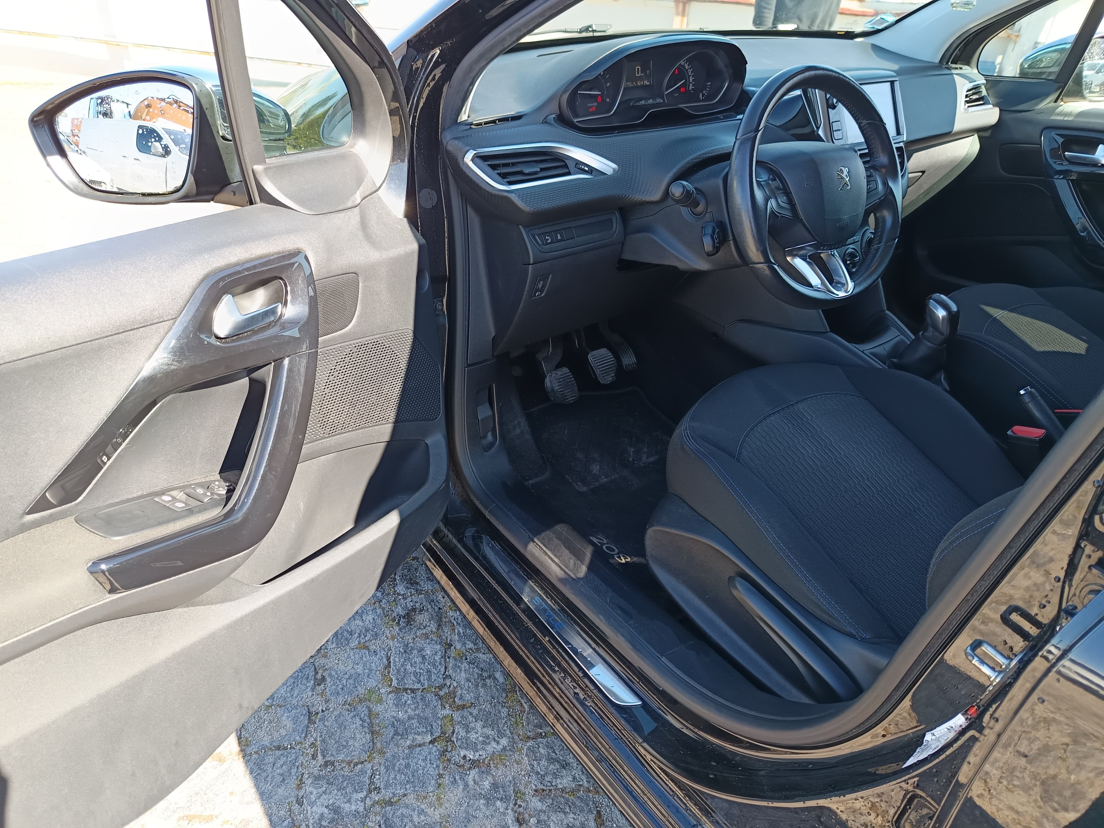Peugeot 208 1.6 HDi · Ano 2018 — imagem 31