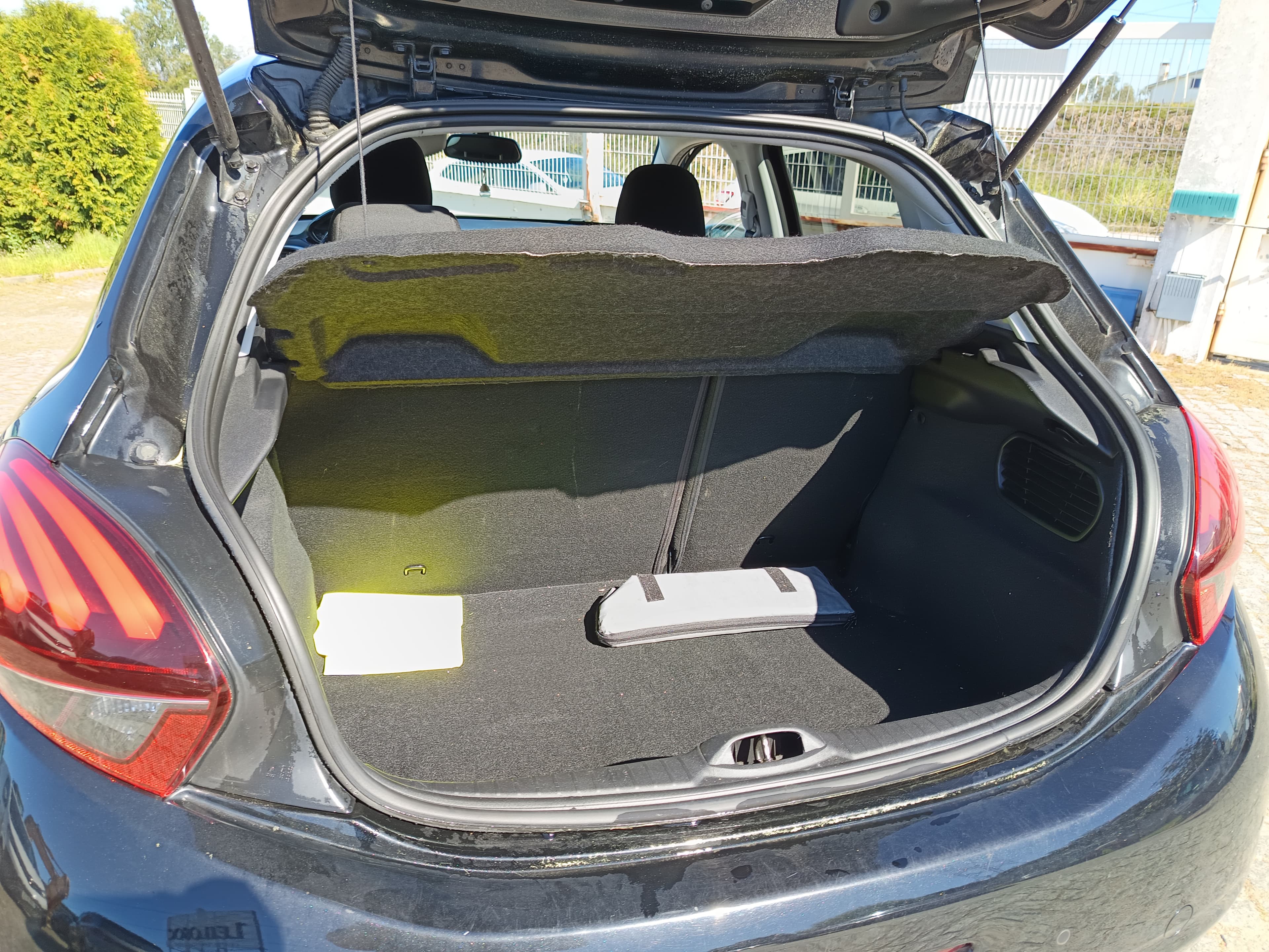 Peugeot 208 1.6 HDi · Ano 2018 — imagem 21
