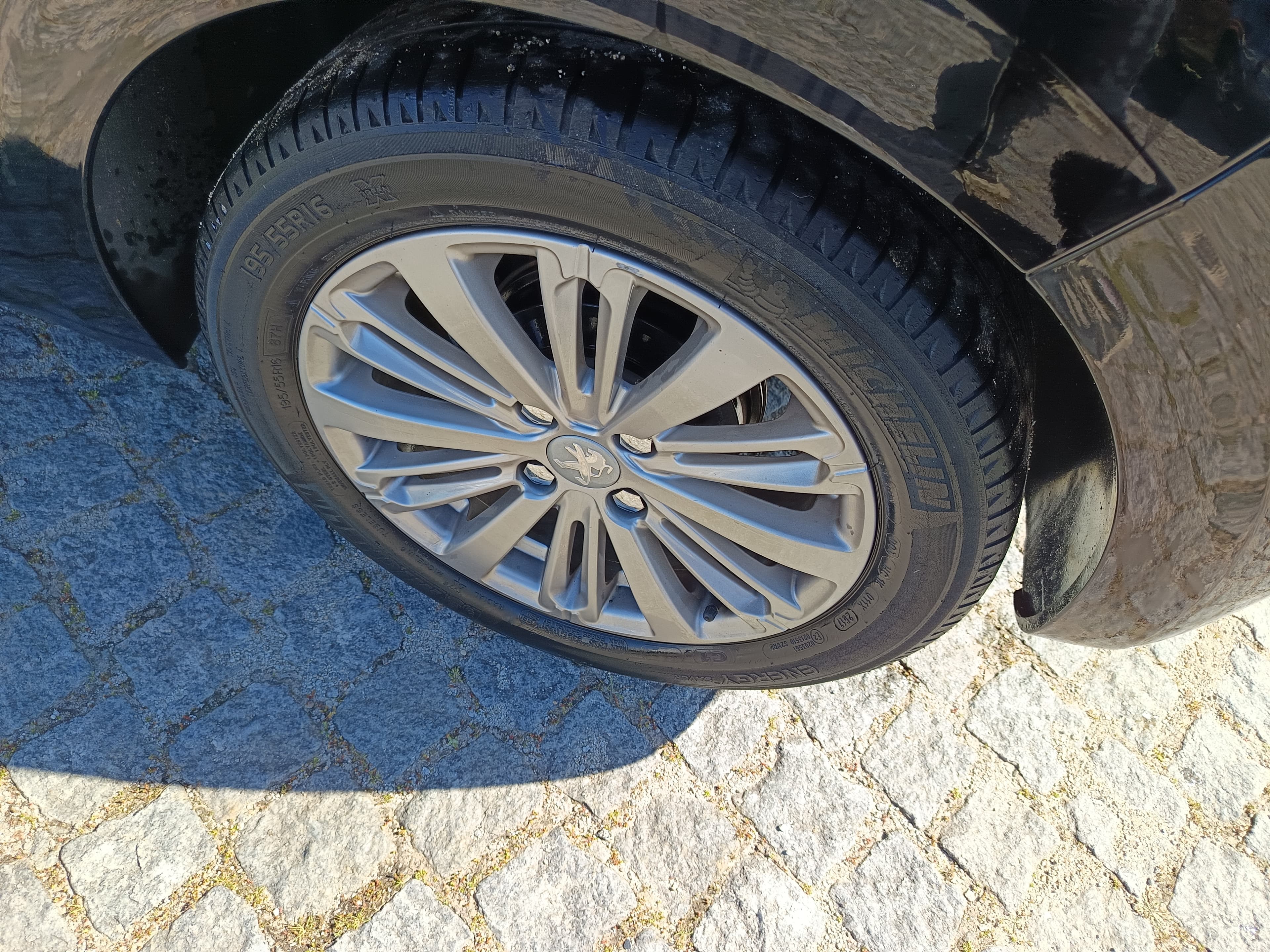 Peugeot 208 1.6 HDi · Ano 2018 — imagem 12