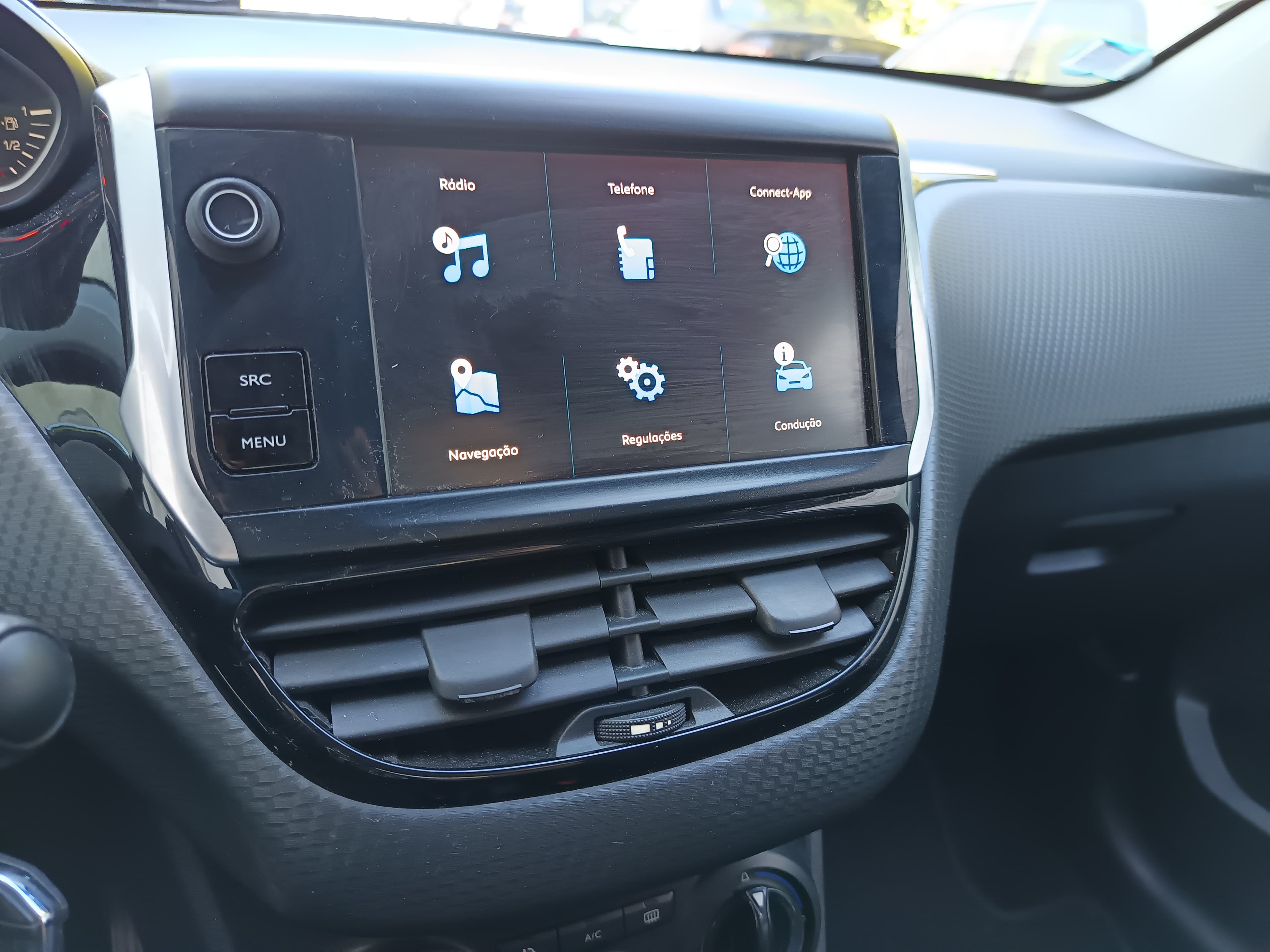 Peugeot 208 1.6 HDi · Ano 2018 — imagem 38