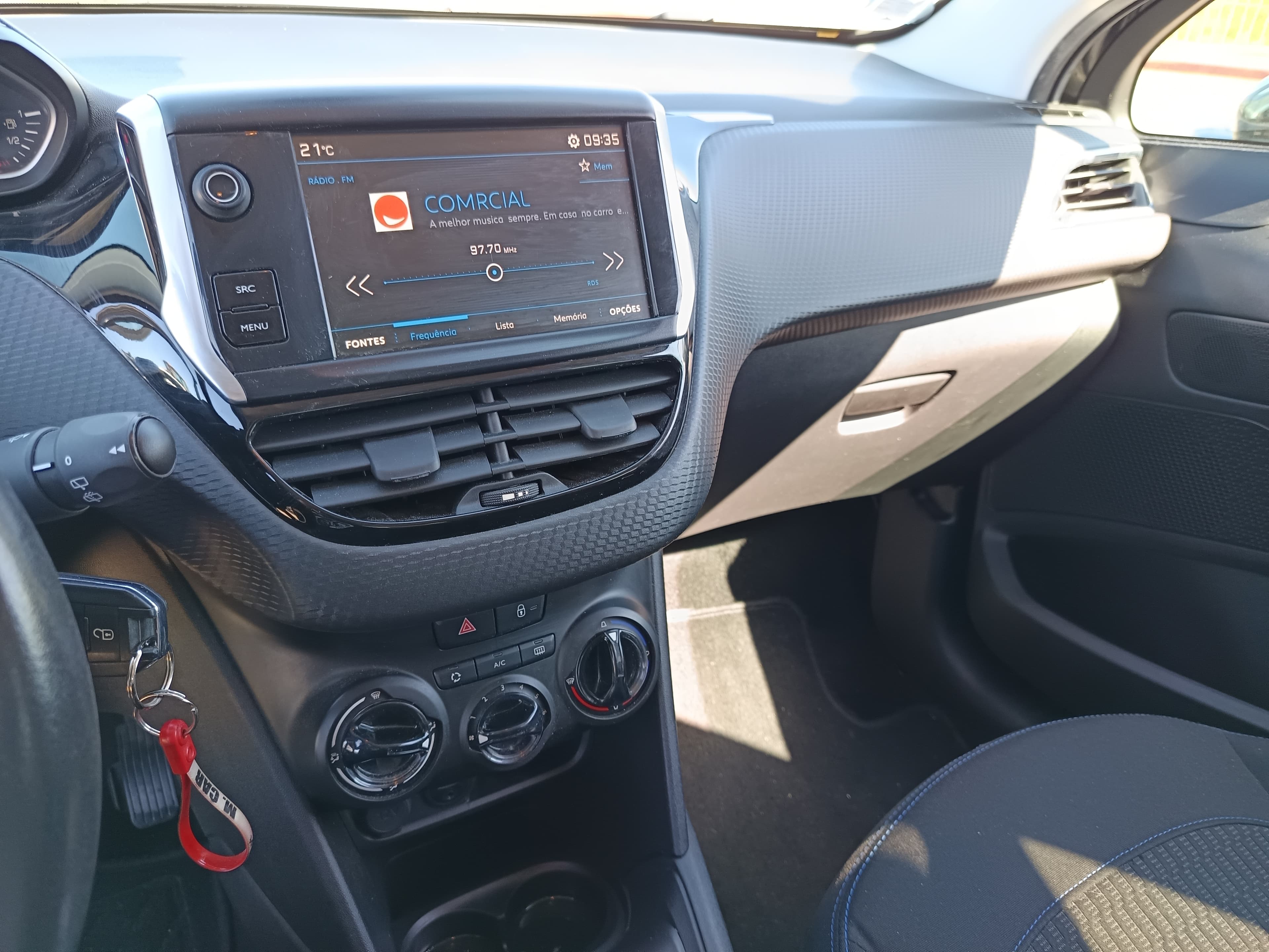 Peugeot 208 1.6 HDi · Ano 2018 — imagem 36