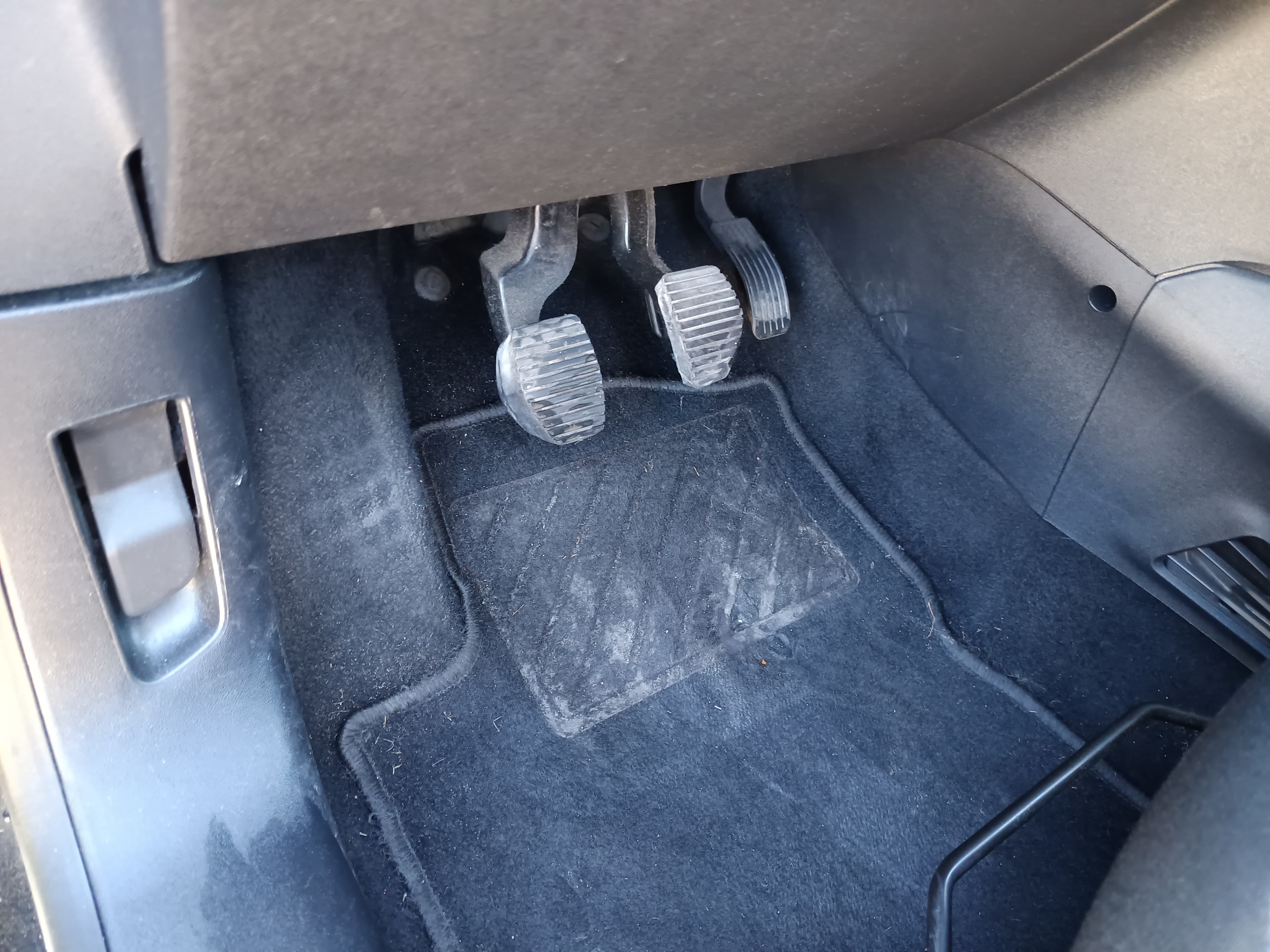 Peugeot 208 1.6 HDi · Ano 2018 — imagem 34