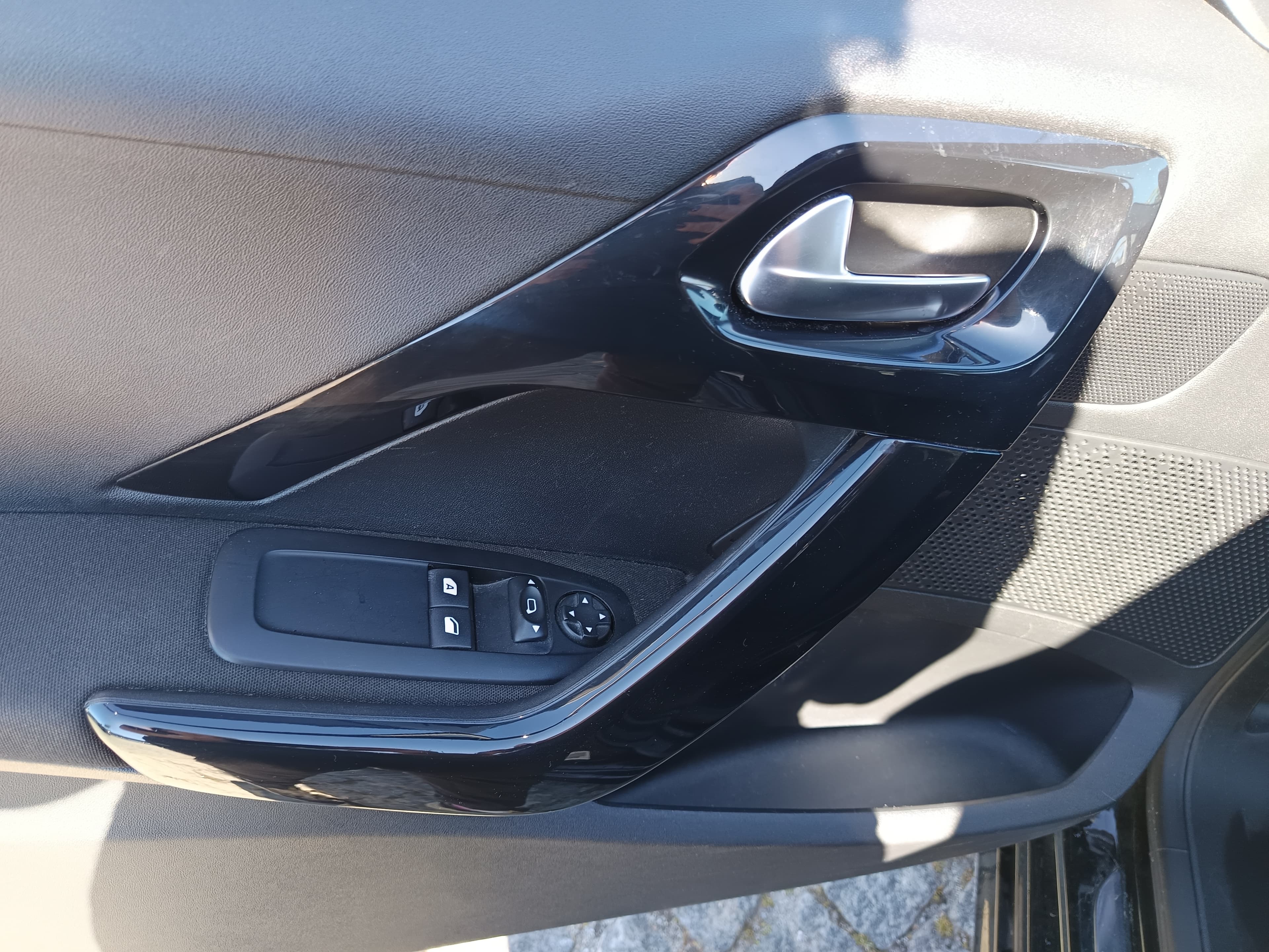 Peugeot 208 1.6 HDi · Ano 2018 — imagem 32