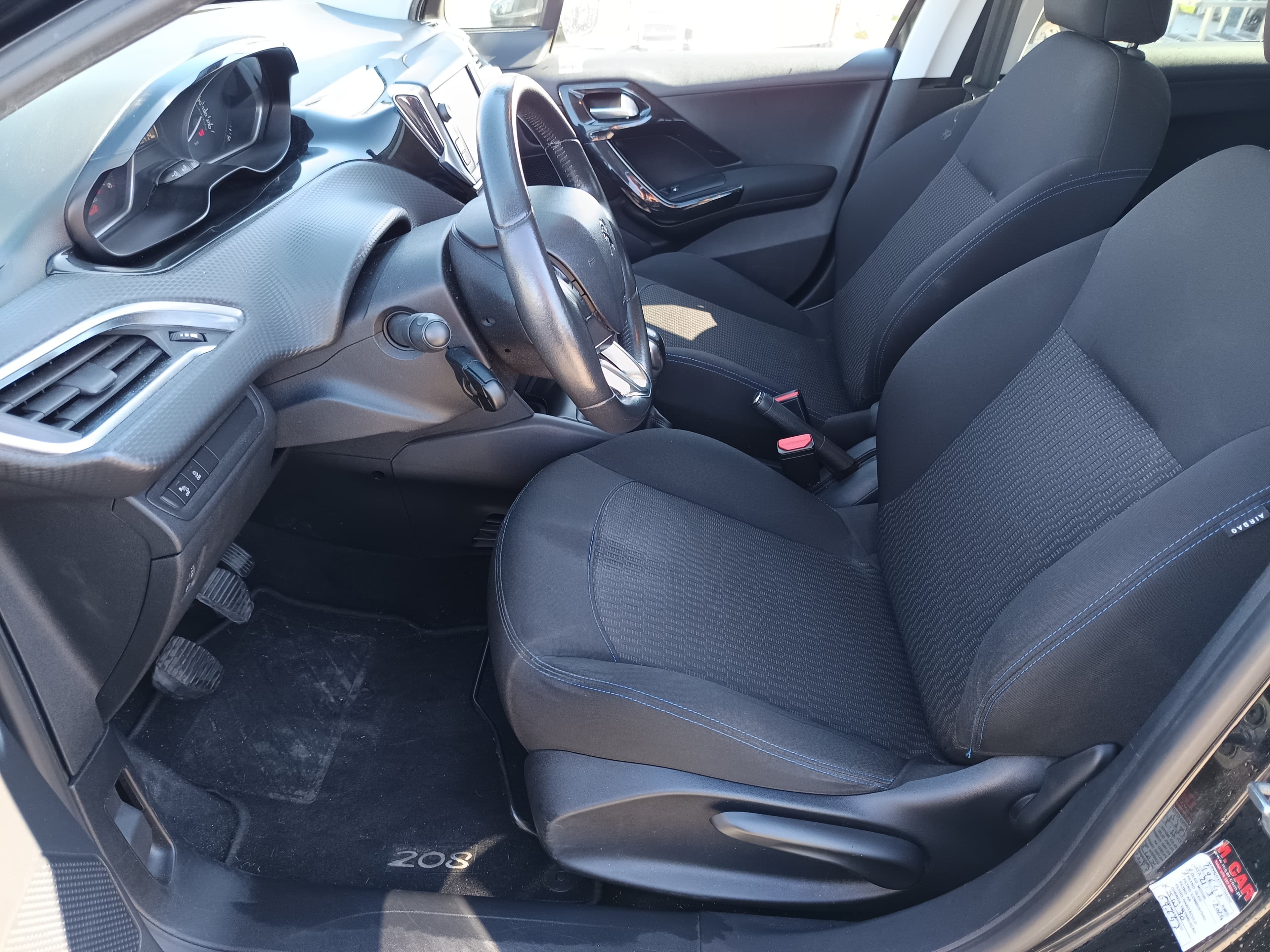 Peugeot 208 1.6 HDi · Ano 2018 — imagem 33