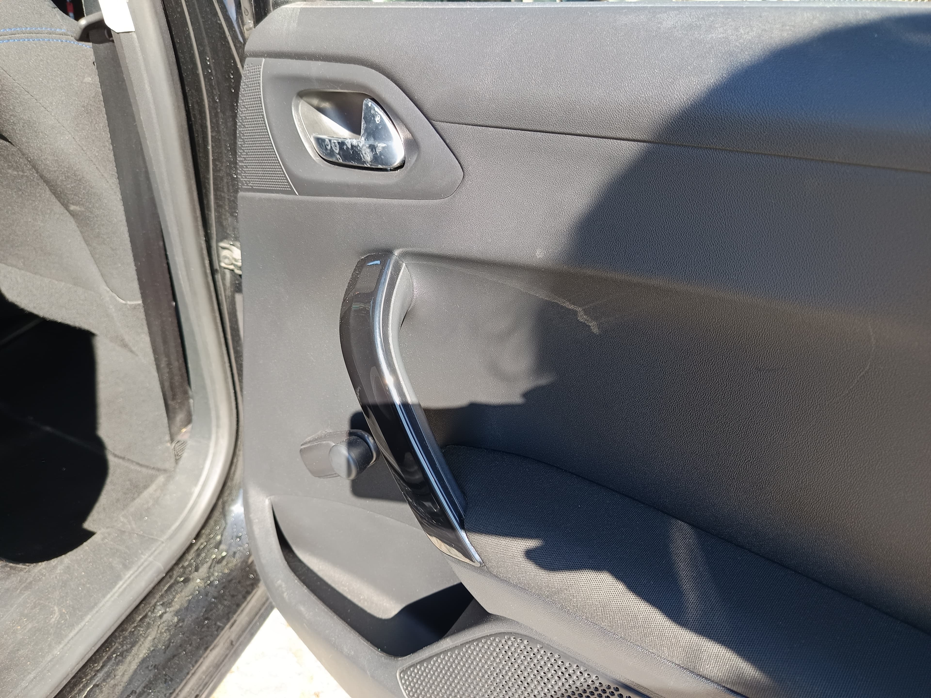 Peugeot 208 1.6 HDi · Ano 2018 — imagem 24