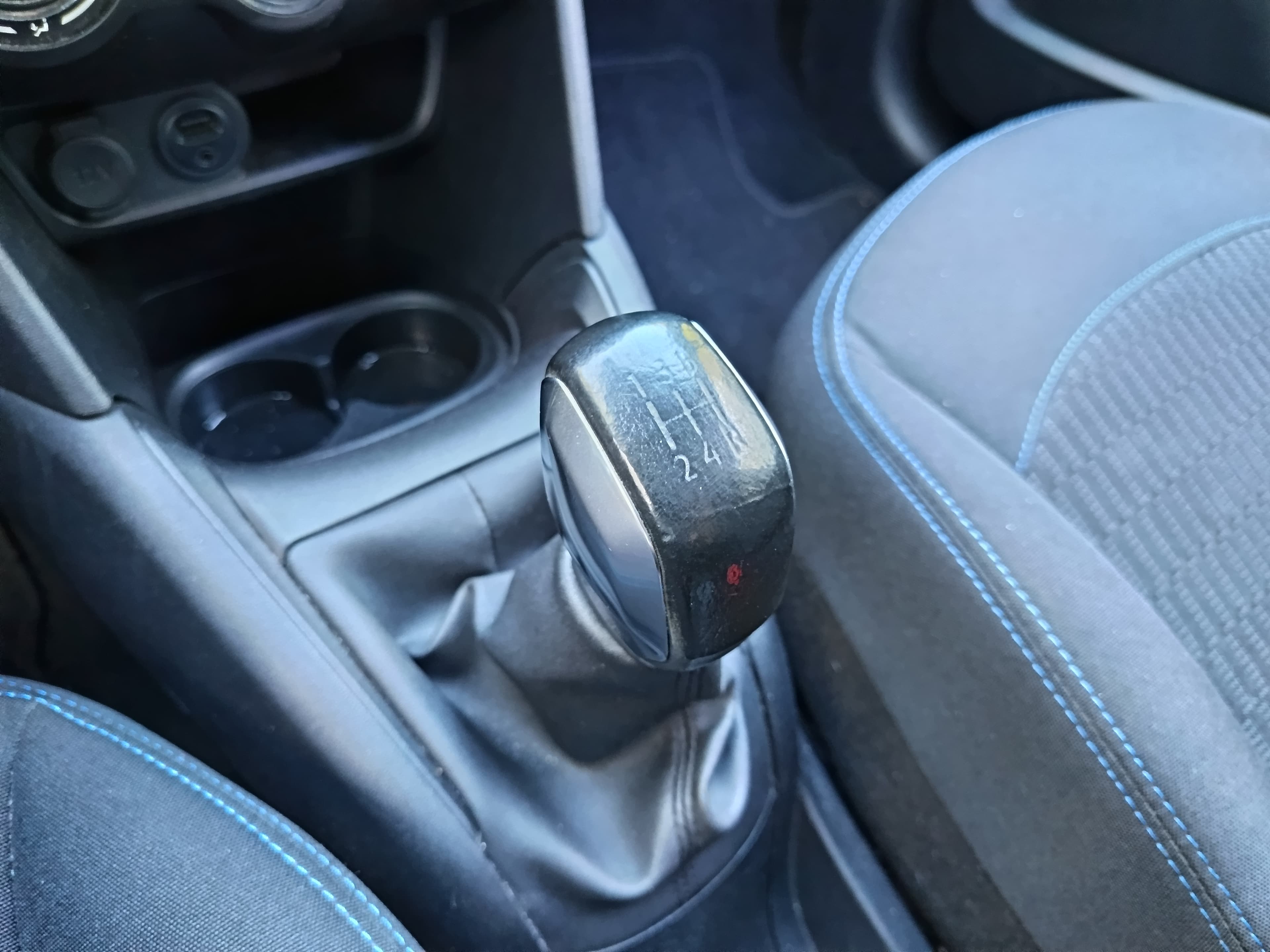 Peugeot 208 1.6 HDi · Ano 2018 — imagem 40