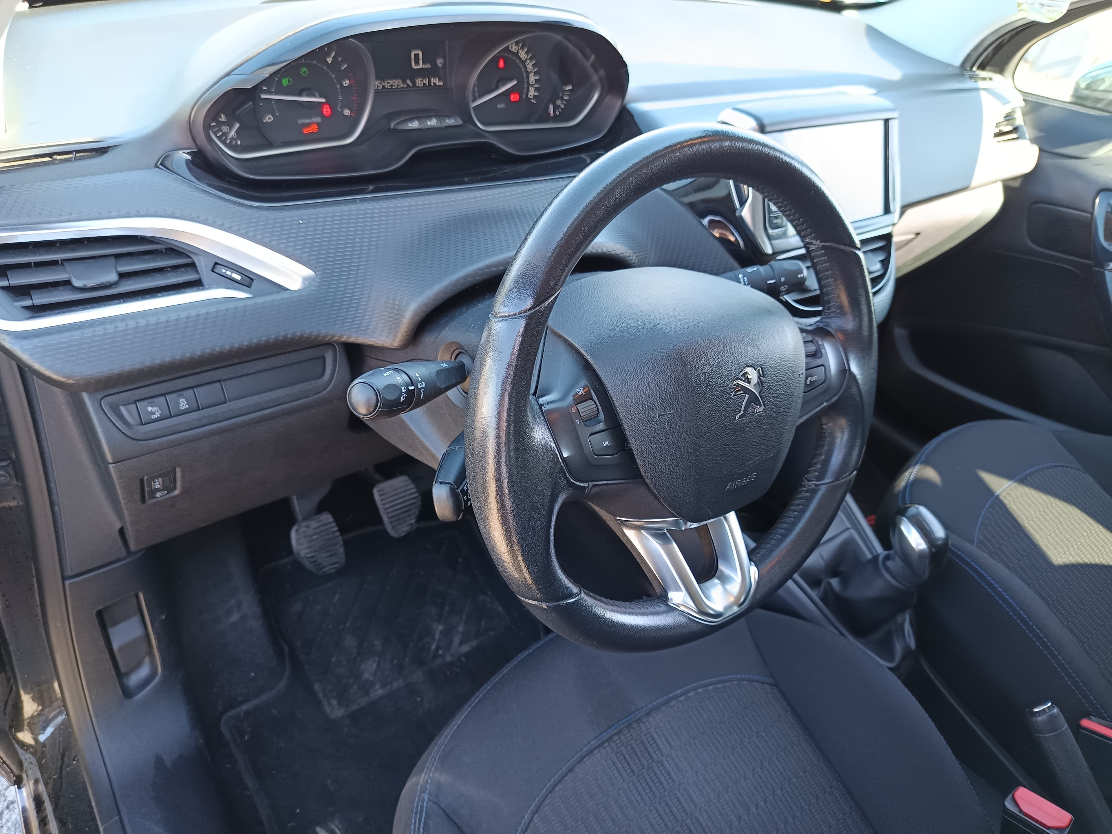 Peugeot 208 1.6 HDi · Ano 2018 — imagem 35