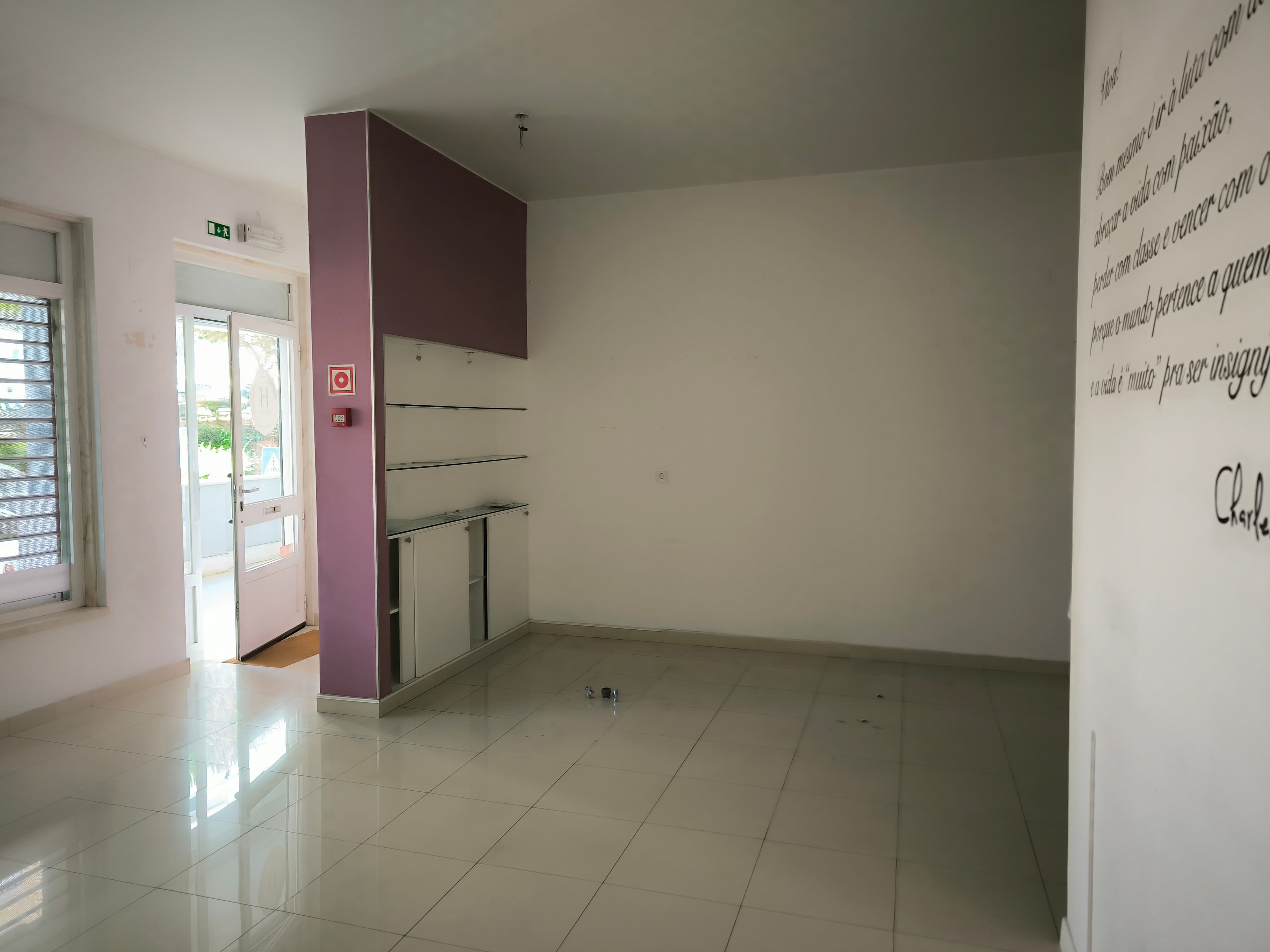 Loja · Amadora — image 6
